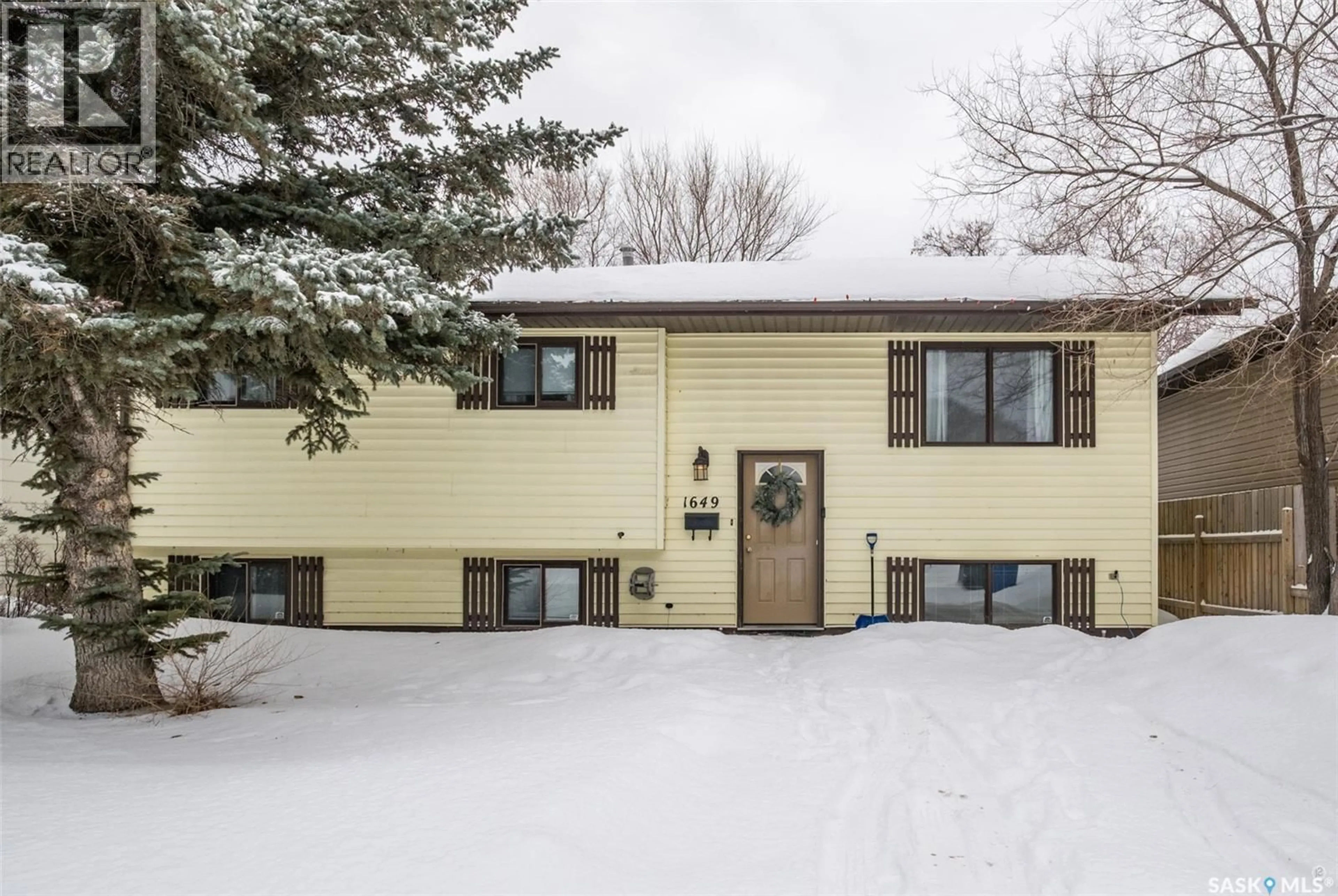 Home with vinyl exterior material, street for 1649 MUIR DRIVE, Prince Albert Saskatchewan S6V7T9