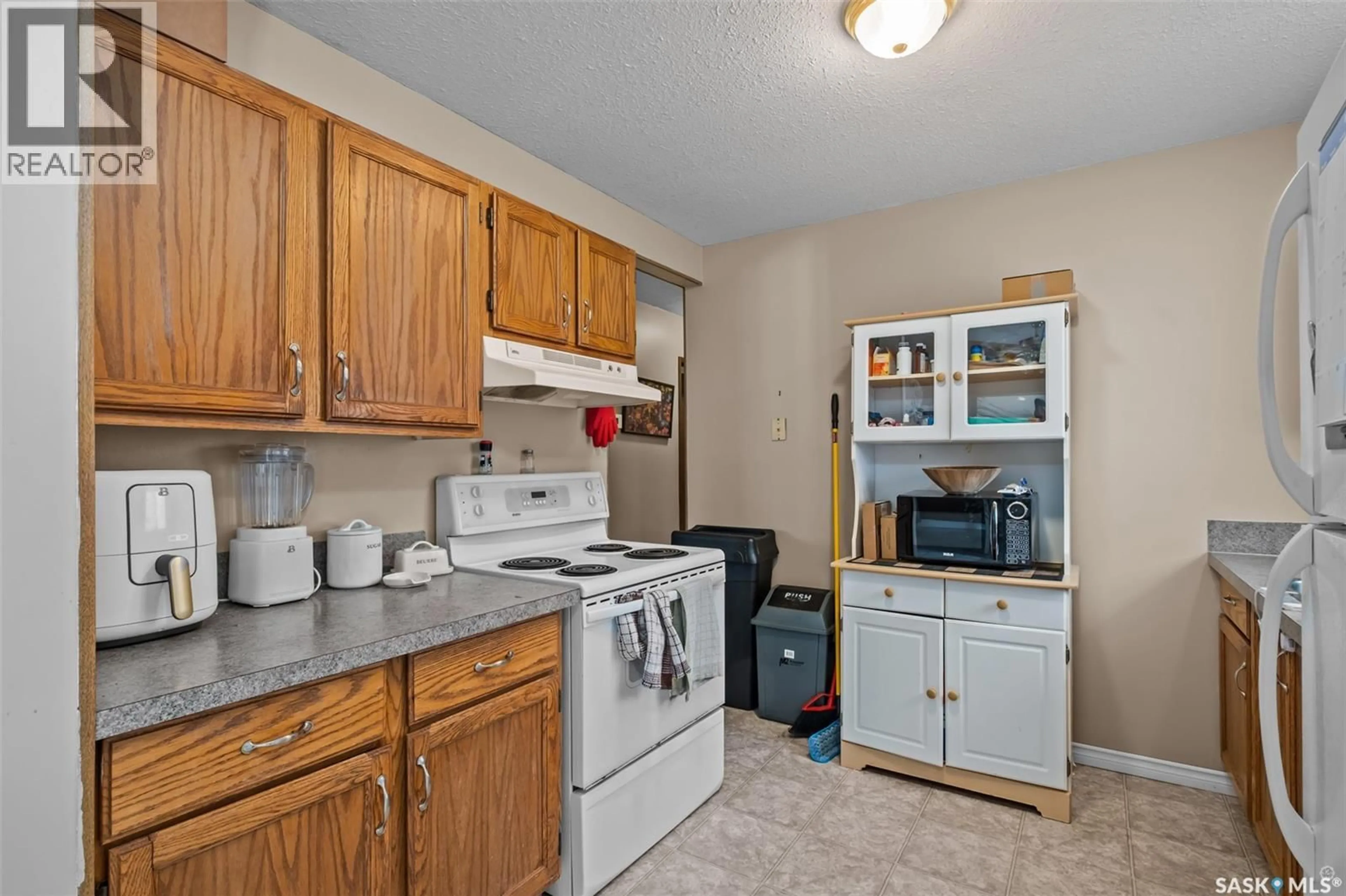 Standard kitchen, unknown for 1649 MUIR DRIVE, Prince Albert Saskatchewan S6V7T9