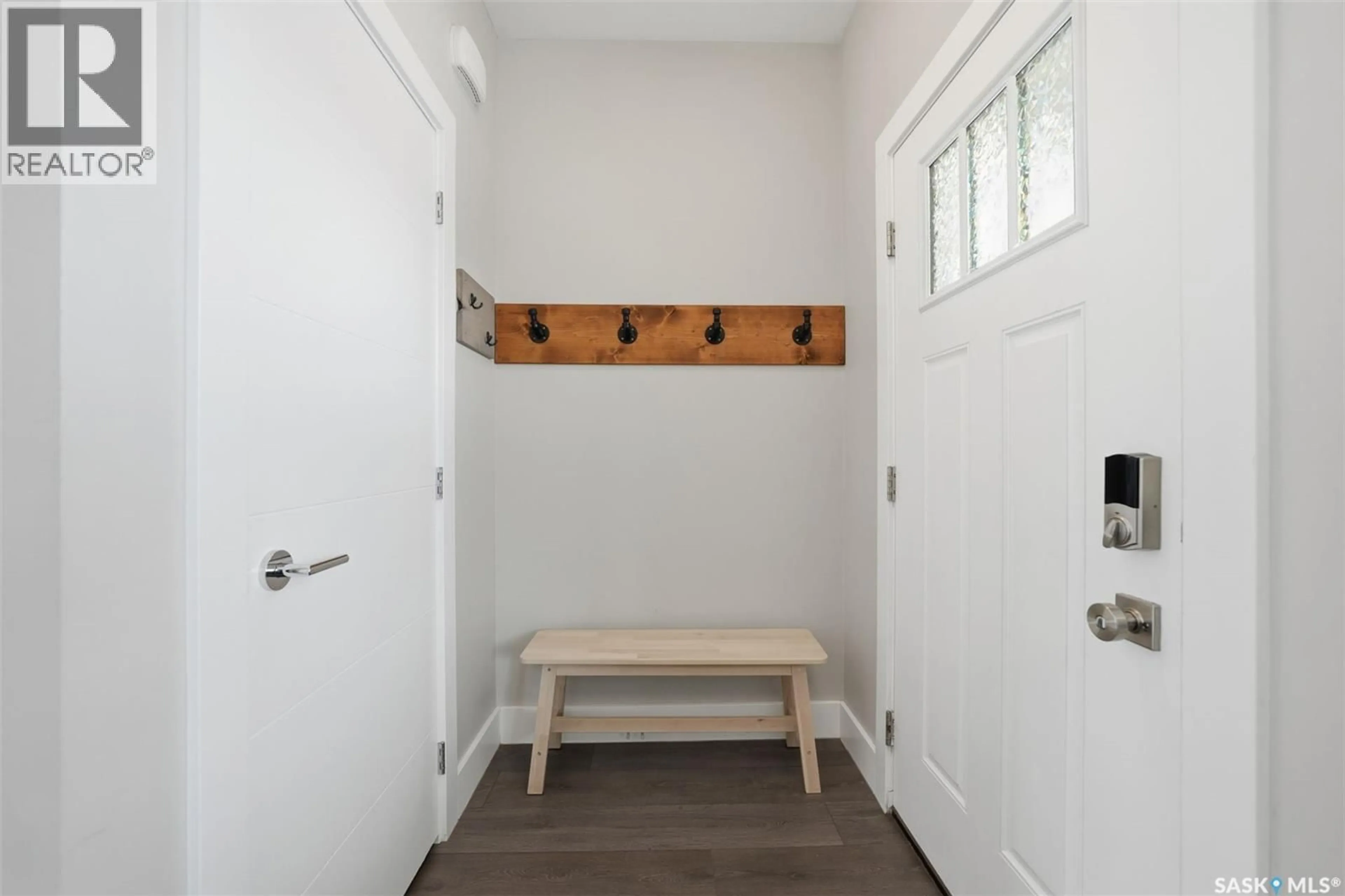 Indoor entryway for 668 MEADOWS BOULEVARD, Saskatoon Saskatchewan S7V0M5