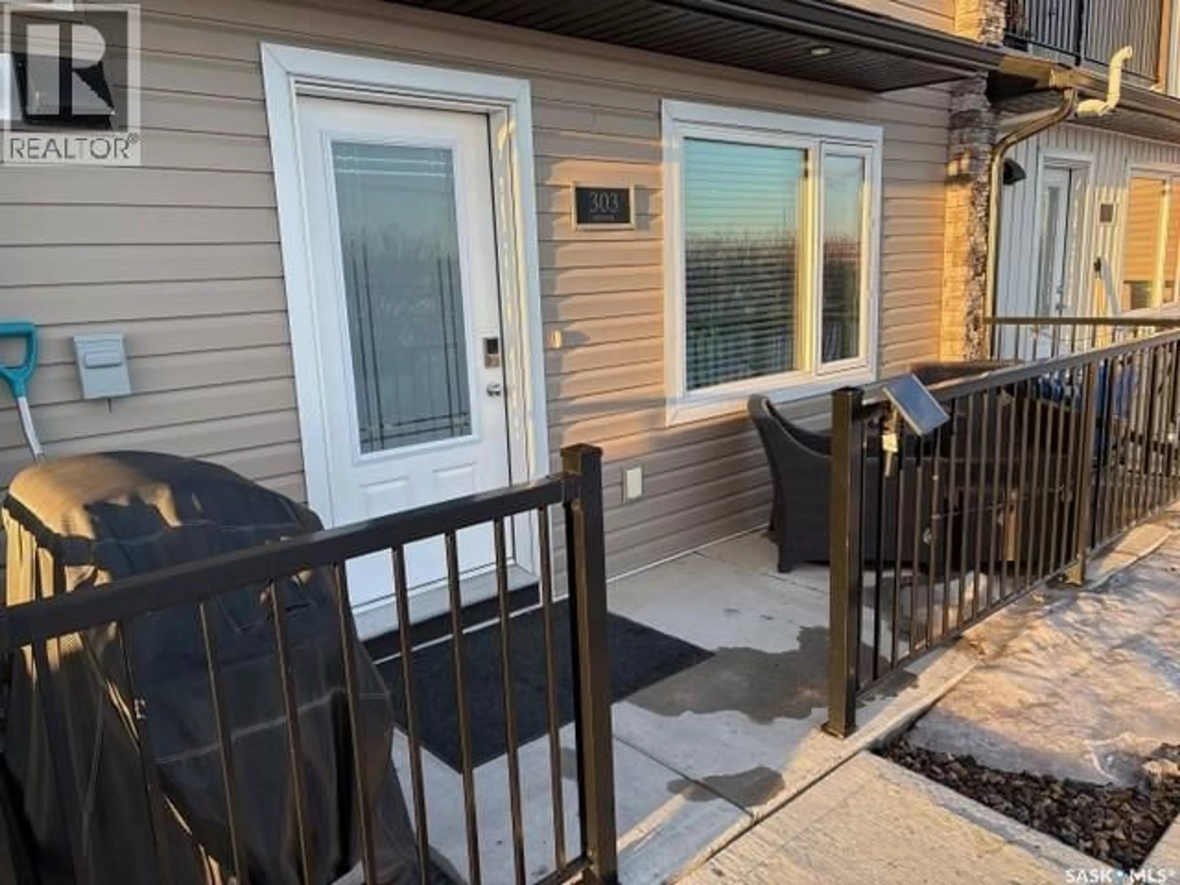 Patio, street for 303 110 AKHTAR BEND, Saskatoon Saskatchewan S7W0X5