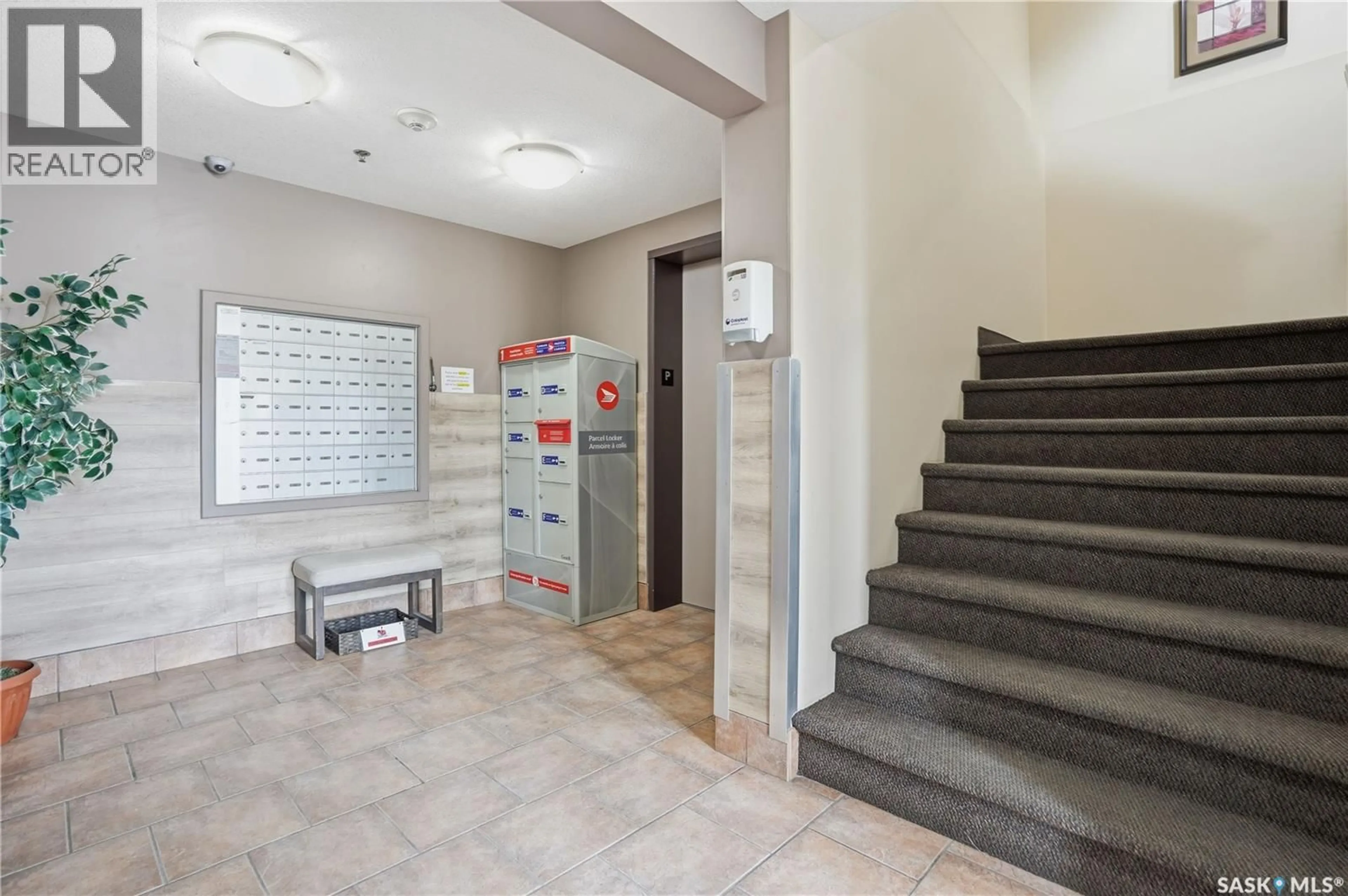 Indoor foyer for E - 200 3335 QUANCE STREET, Regina Saskatchewan S4V3G4