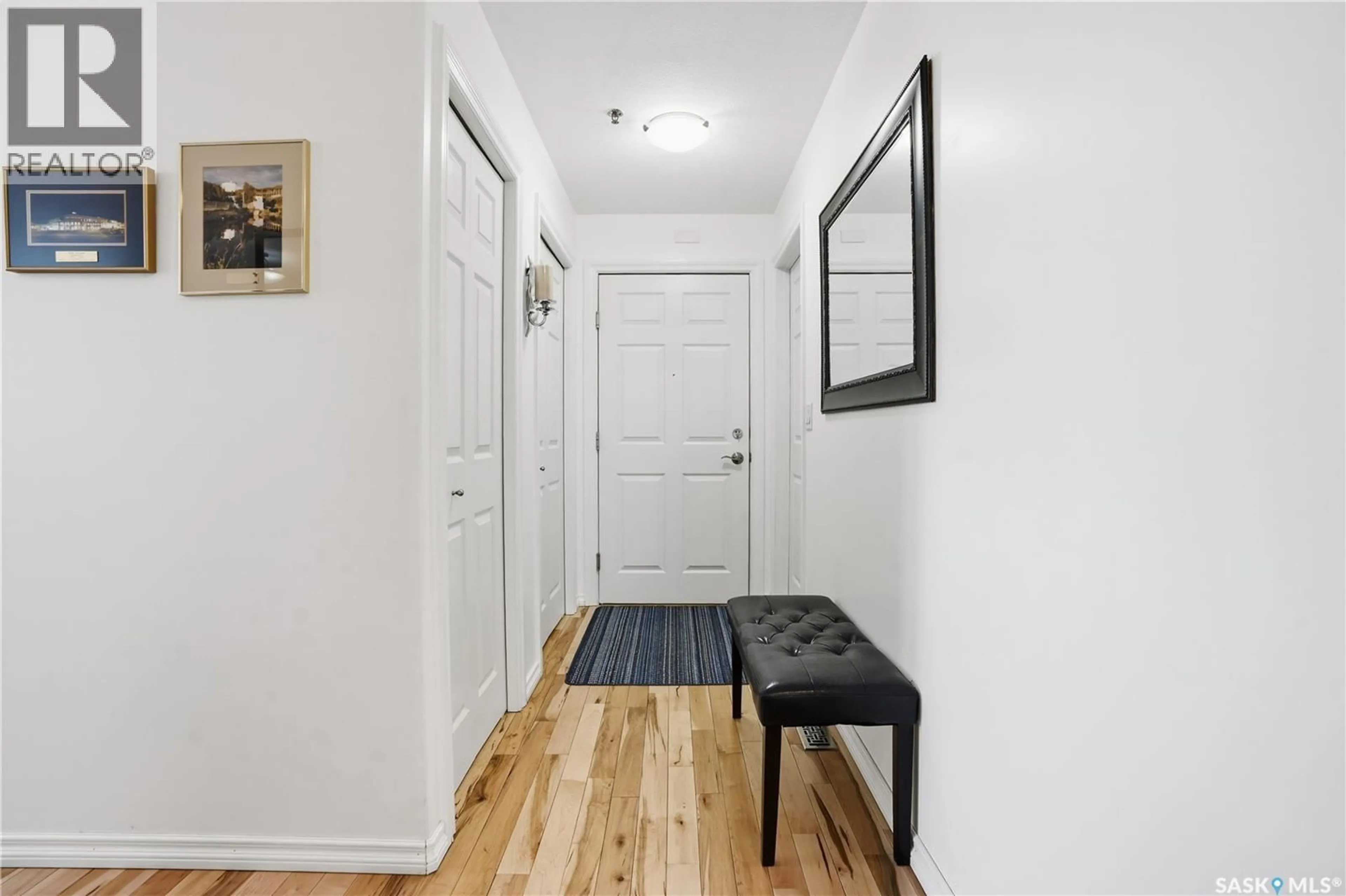 Indoor entryway for E - 200 3335 QUANCE STREET, Regina Saskatchewan S4V3G4