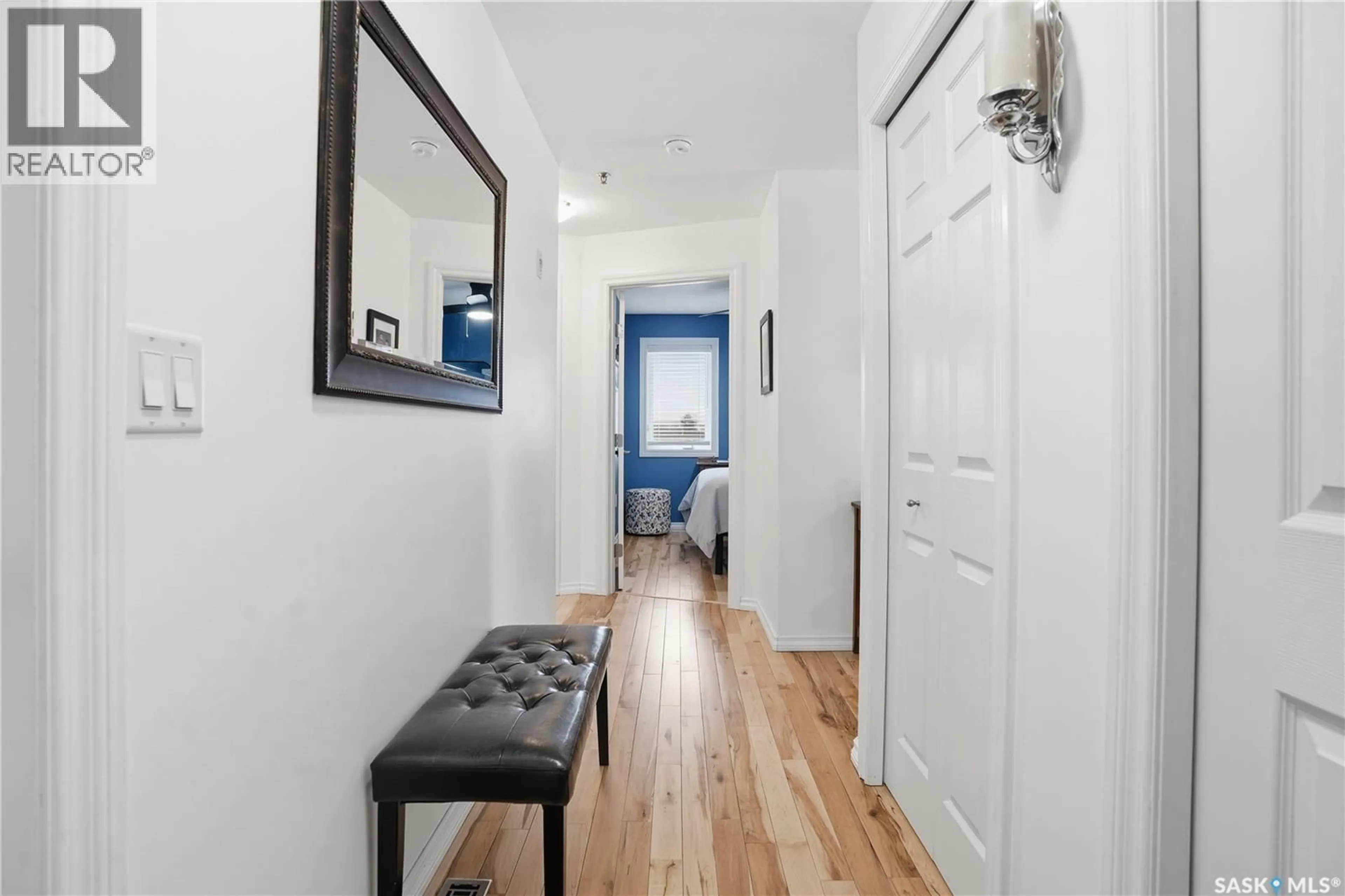 Indoor entryway for E - 200 3335 QUANCE STREET, Regina Saskatchewan S4V3G4