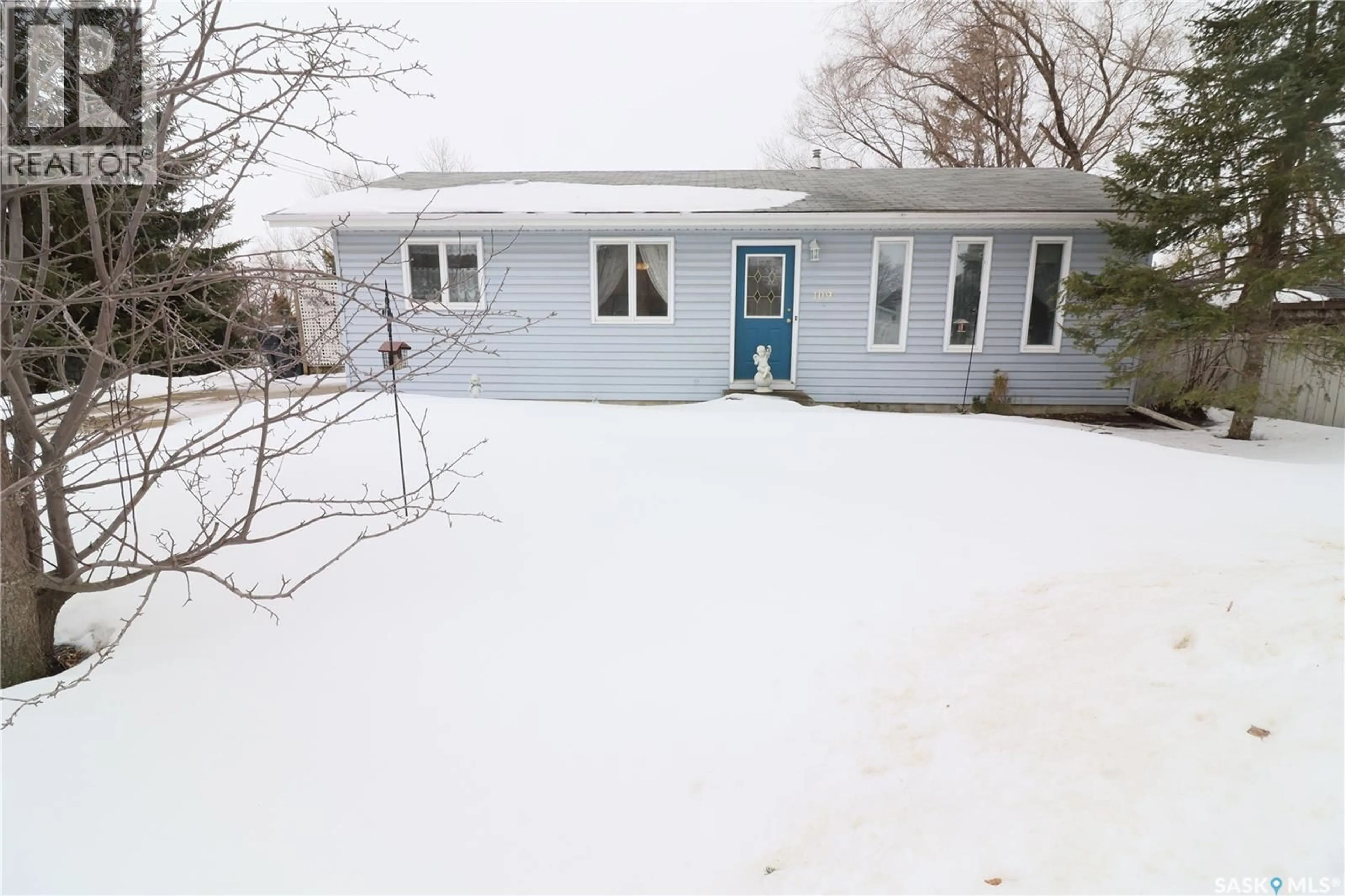 A pic from outside/outdoor area/front of a property/back of a property/a pic from drone, street for 109 RAILWAY AVENUE, Dalmeny Saskatchewan S0K1E0