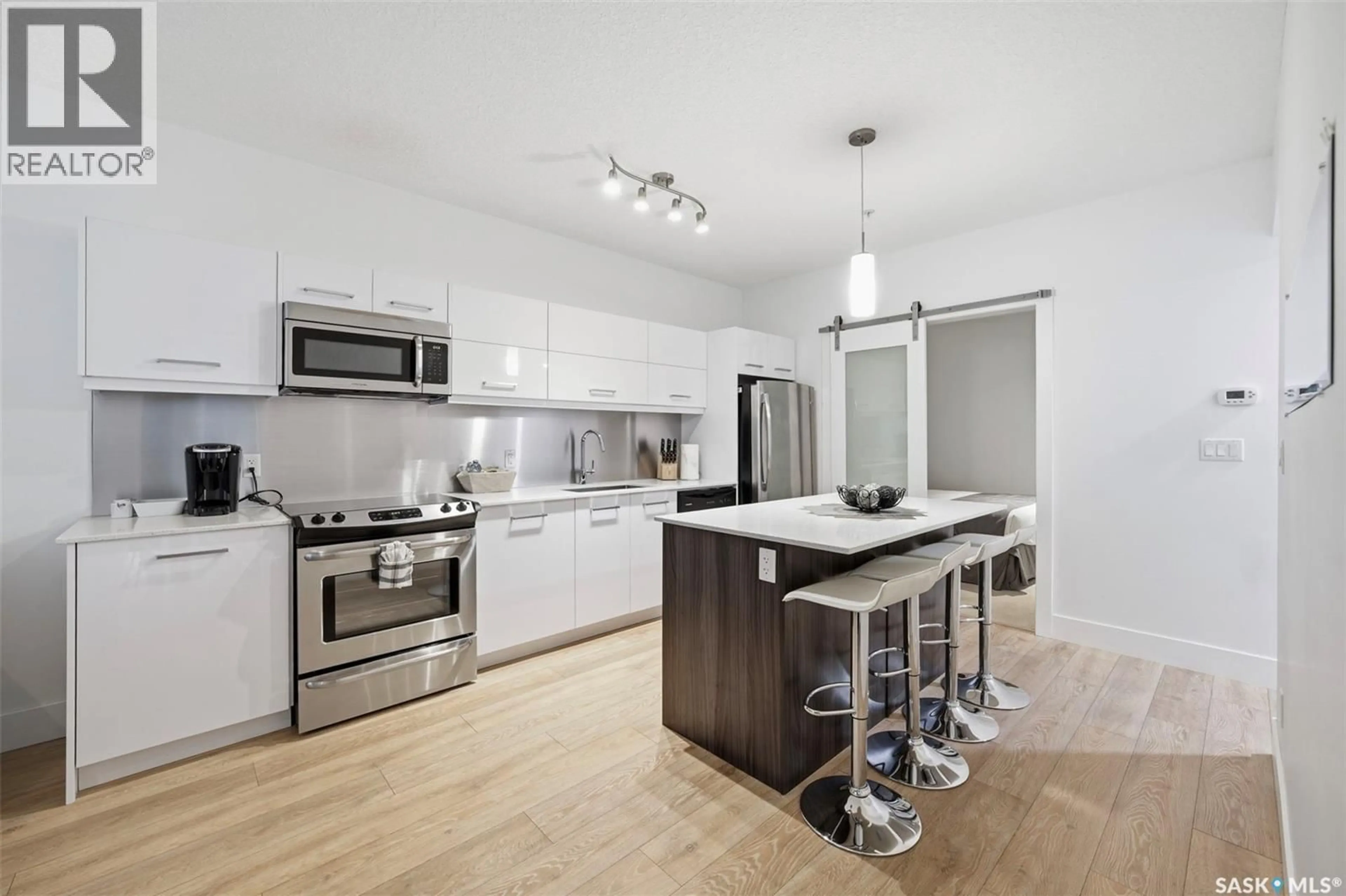 Open concept kitchen, unknown for S - 228 404 C AVENUE, Saskatoon Saskatchewan S7M5M9