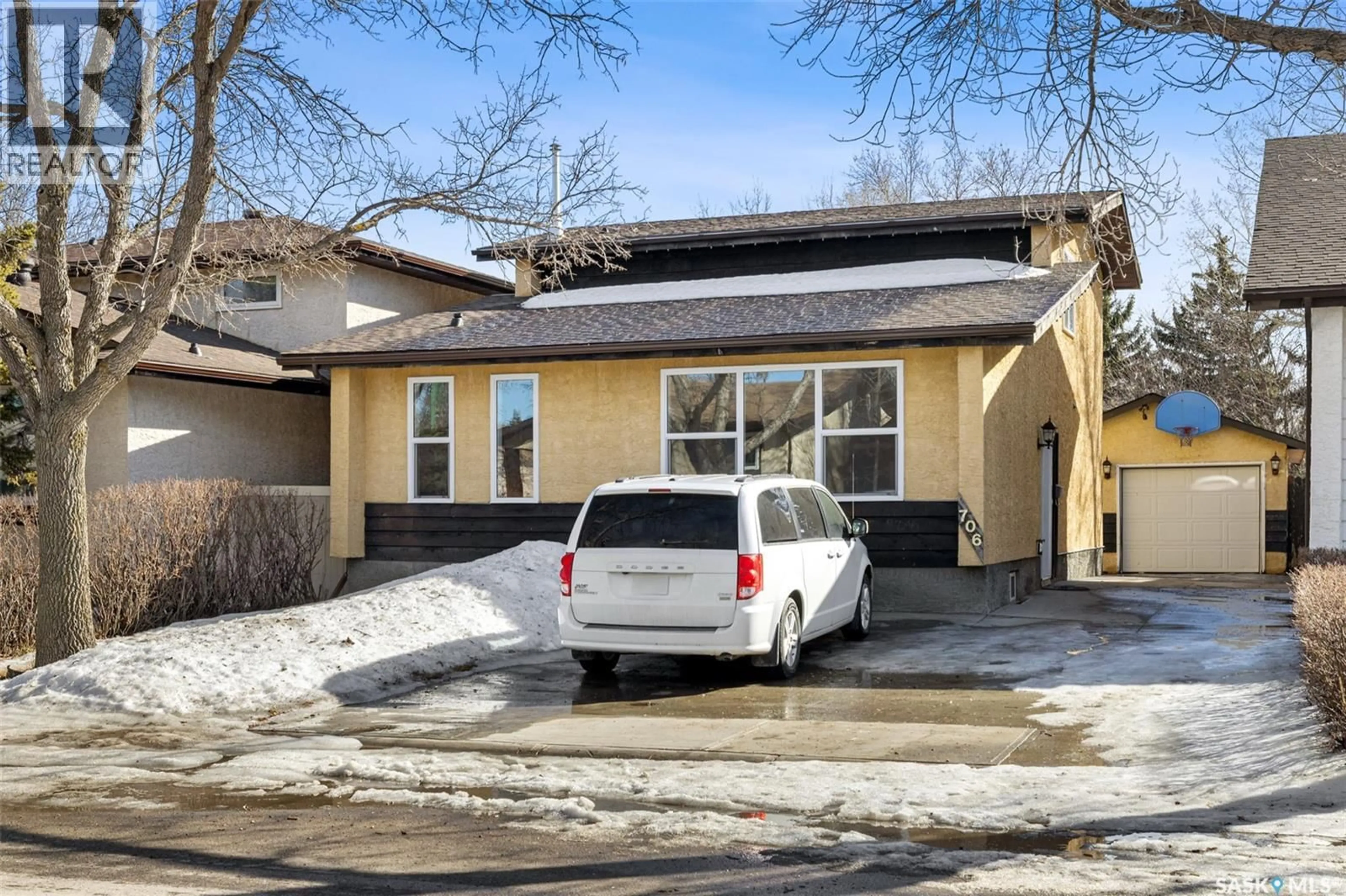 Unknown for 706 BARD CRESCENT, Regina Saskatchewan S4X2K5