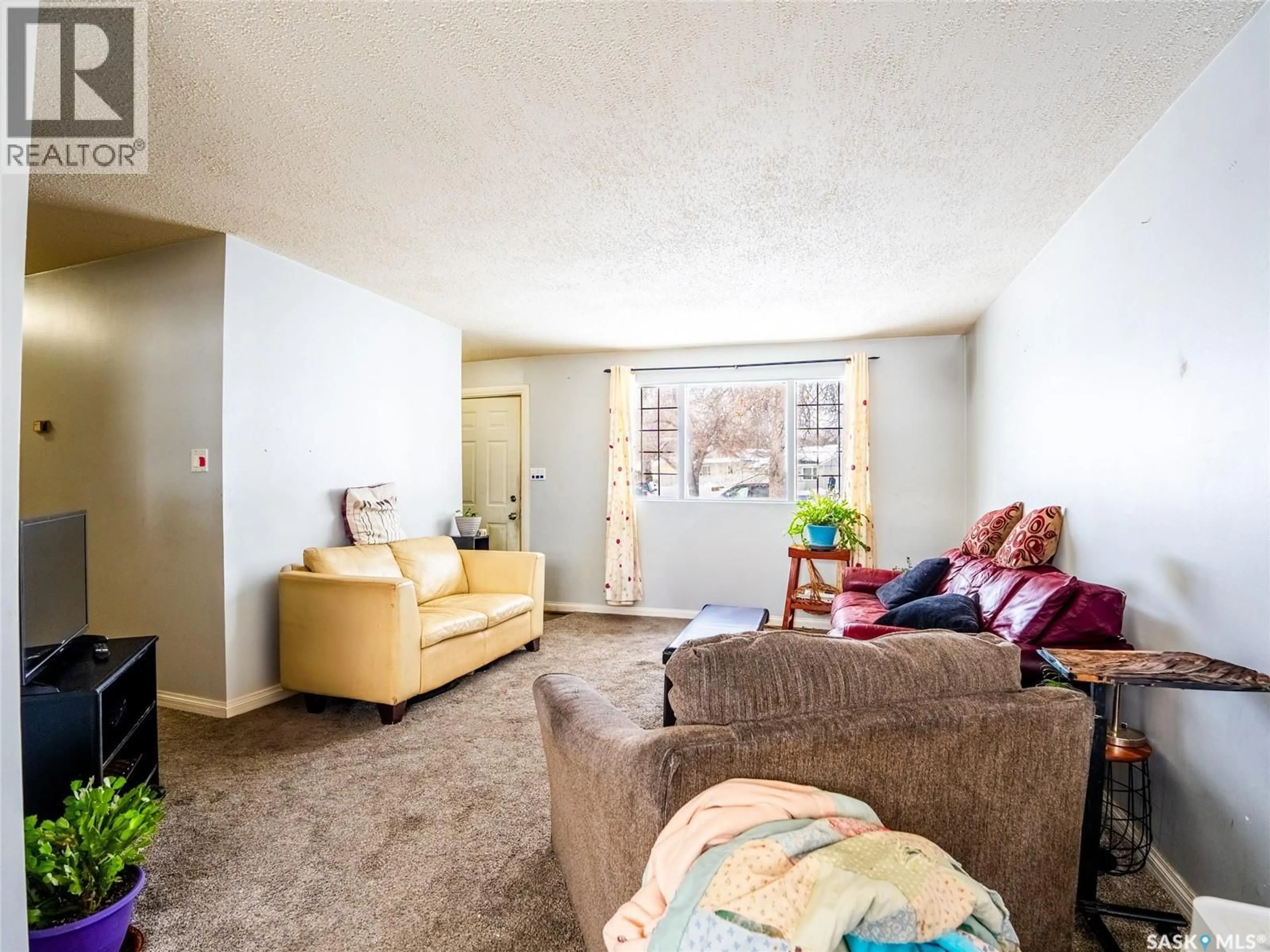 Living room with furniture, carpet floor for 625 WILLIAMS STREET, Regina Saskatchewan S4T6B3