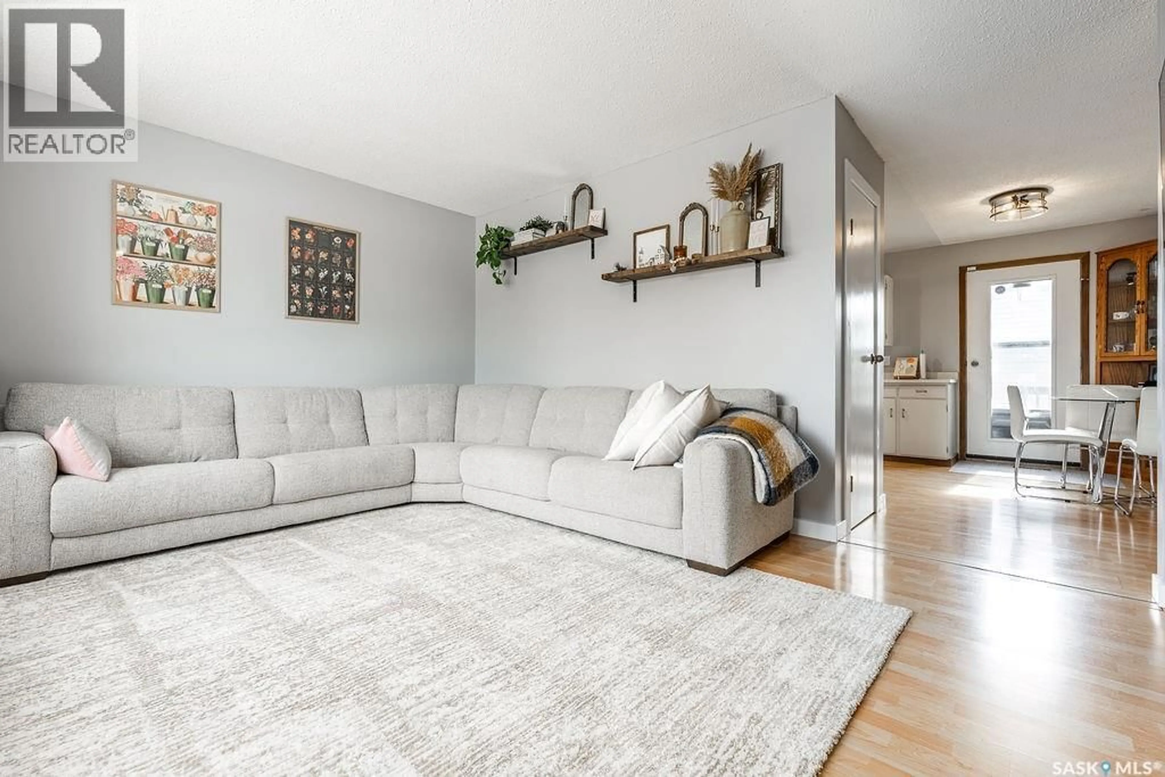 Living room with furniture, unknown for 118 SHEA CRESCENT, Saskatoon Saskatchewan S7L5M1