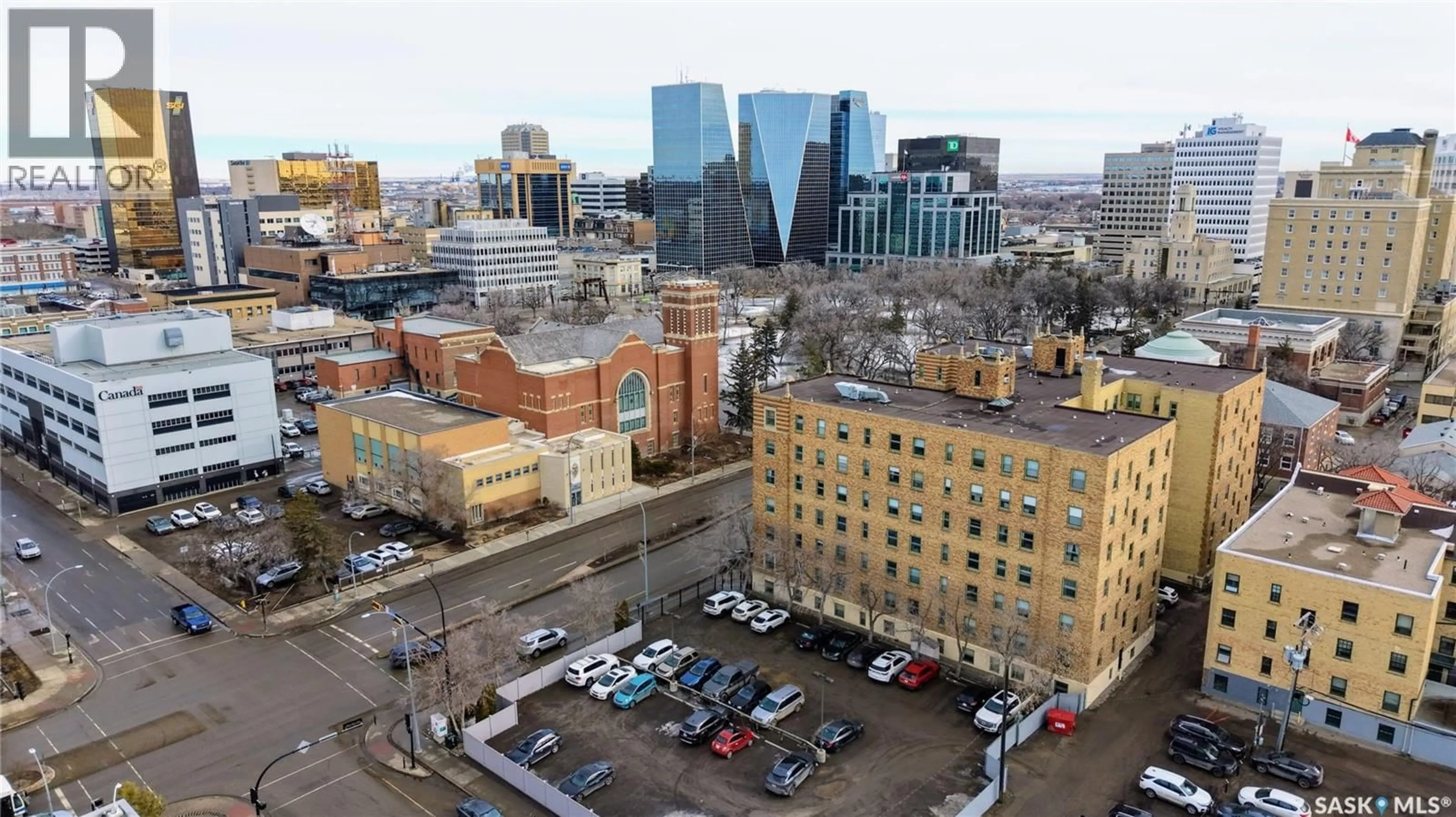 A pic from outside/outdoor area/front of a property/back of a property/a pic from drone, city buildings view from balcony for 400 2305 VICTORIA AVENUE, Regina Saskatchewan S4P0S7