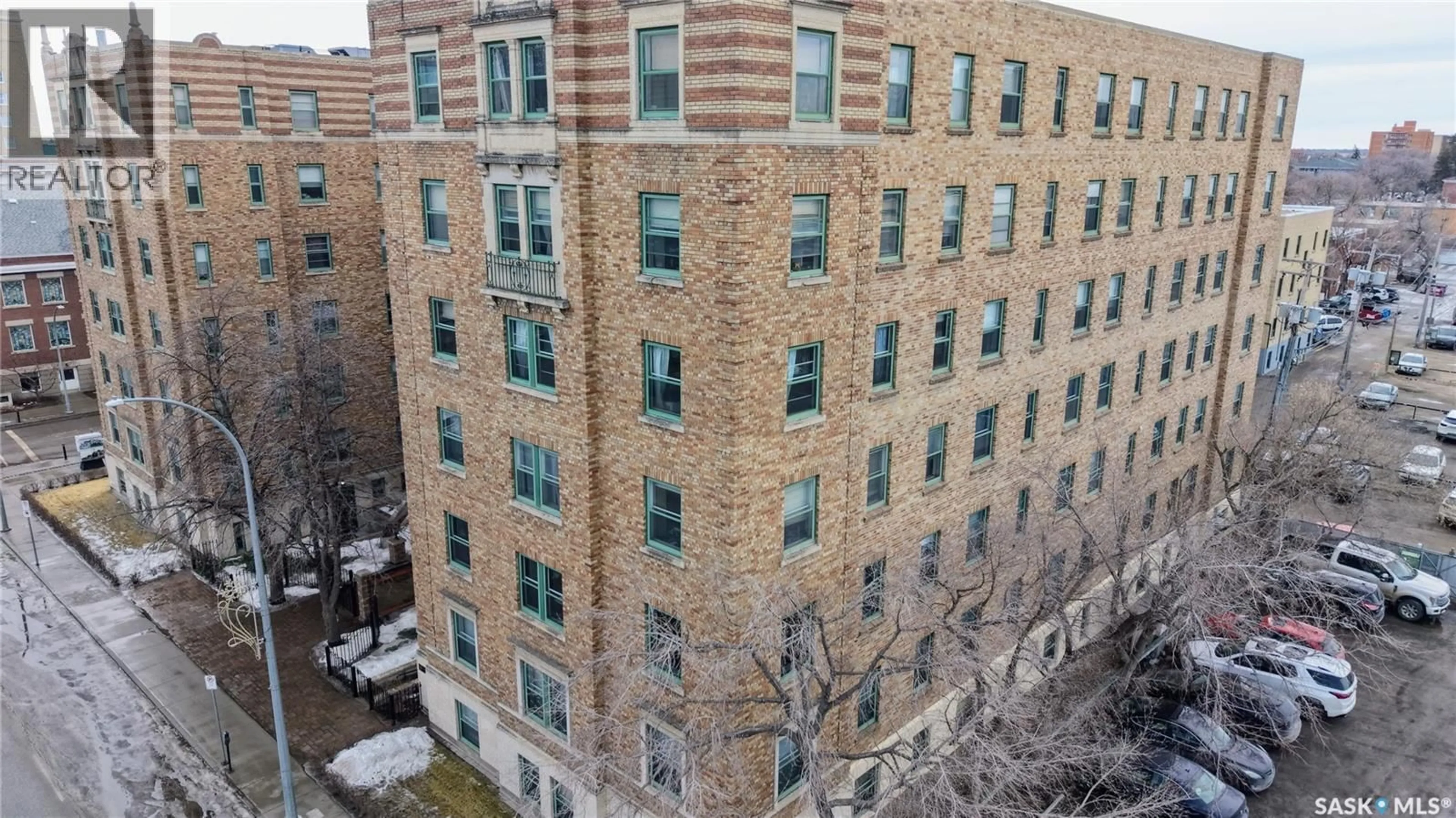 A pic from outside/outdoor area/front of a property/back of a property/a pic from drone, building for 400 2305 VICTORIA AVENUE, Regina Saskatchewan S4P0S7