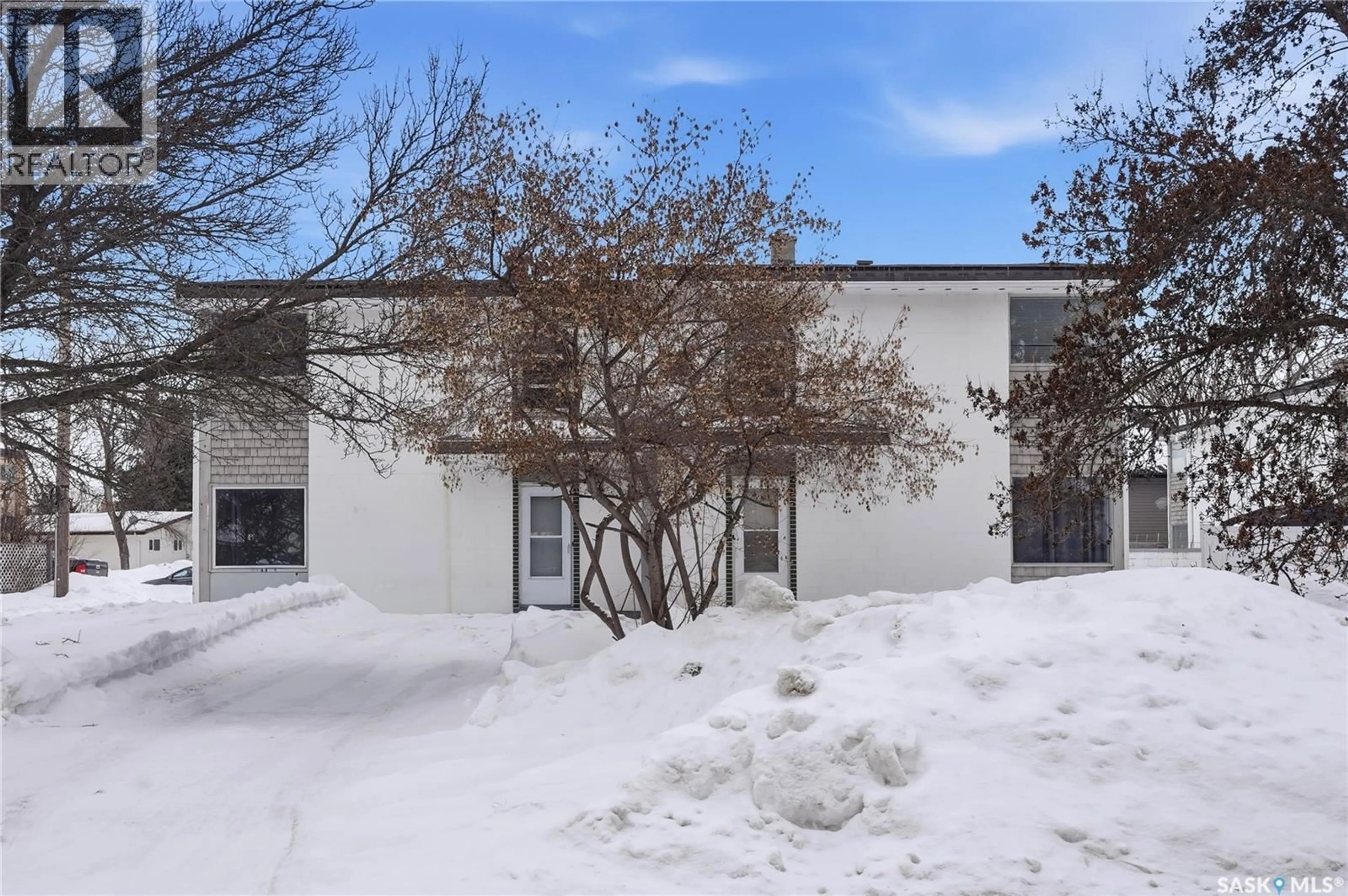 Indoor foyer for 43 BANTRY STREET, Lanigan Saskatchewan S0K2M0