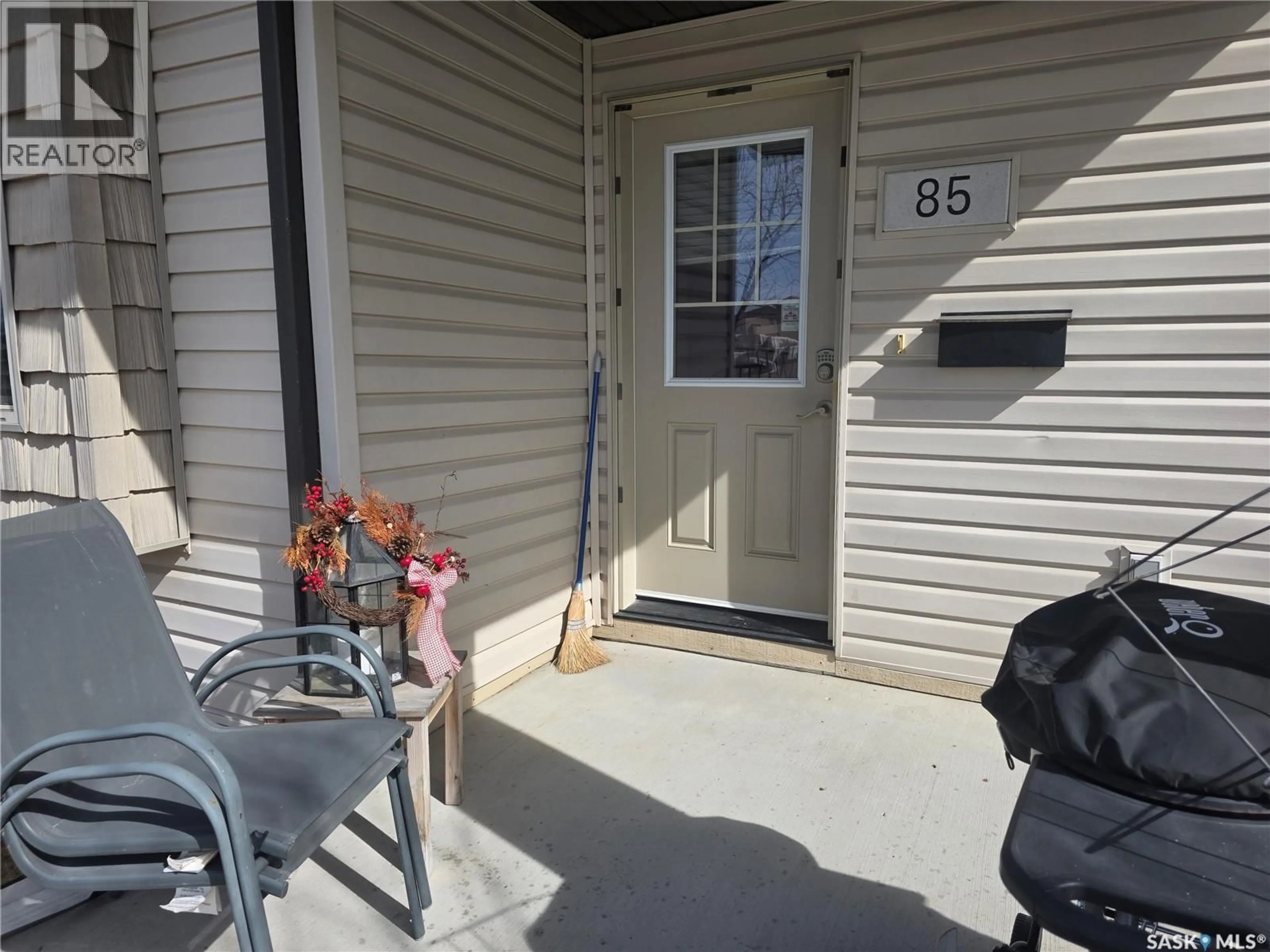 Patio, street for 5043 - 85 JAMES HILL ROAD, Regina Saskatchewan S4W0B9