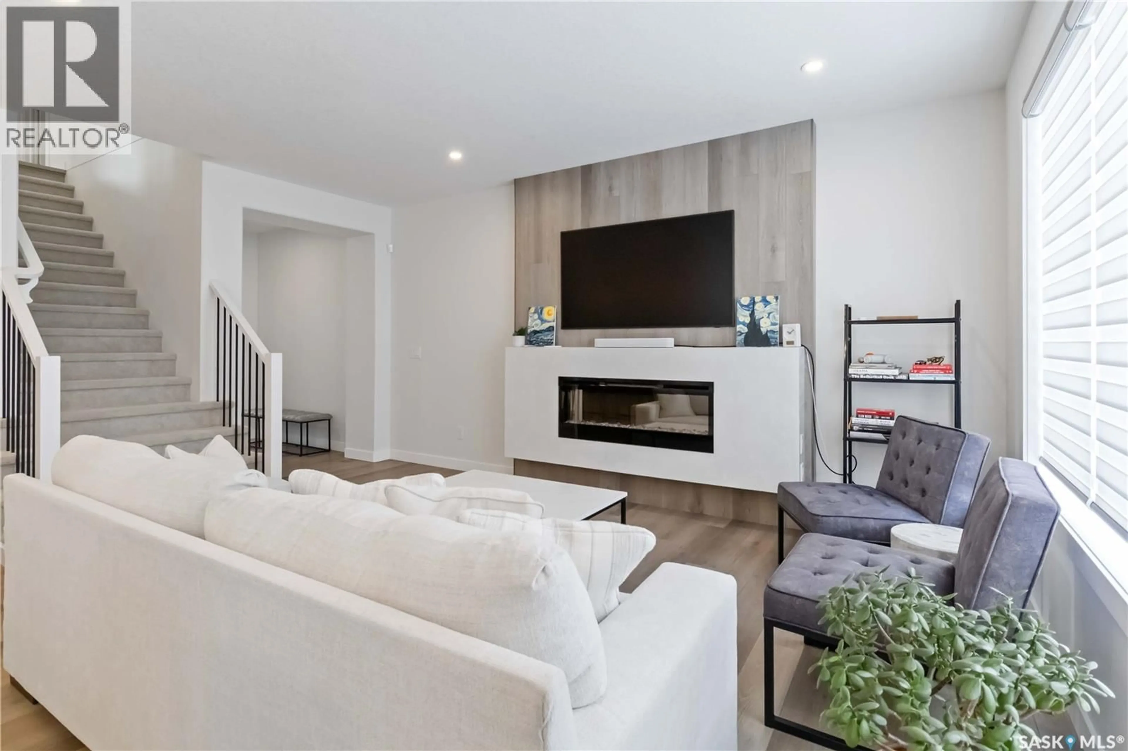 Living room with furniture, unknown for 155 KEITH WAY, Saskatoon Saskatchewan S7V0X9