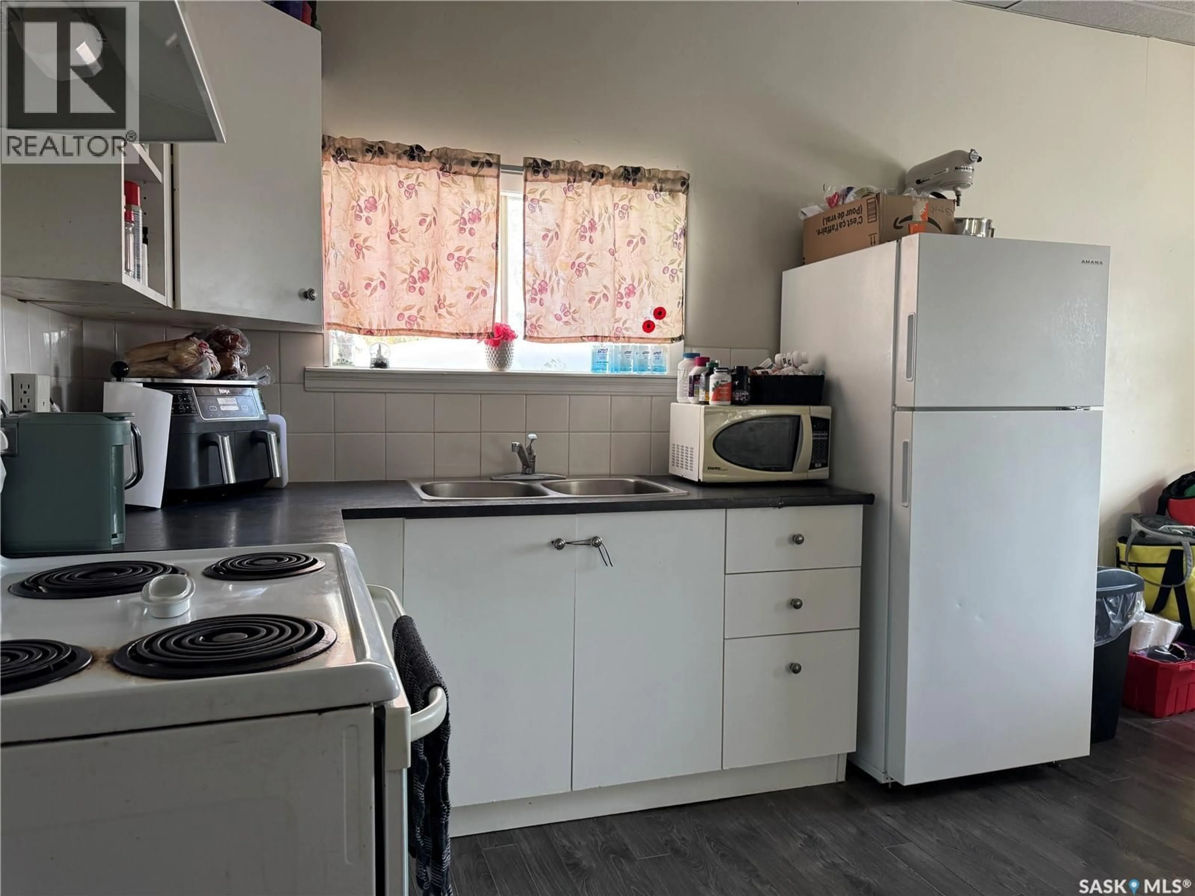 Standard kitchen, unknown for 404 ASPEN STREET, Leroy Saskatchewan S0K2P0