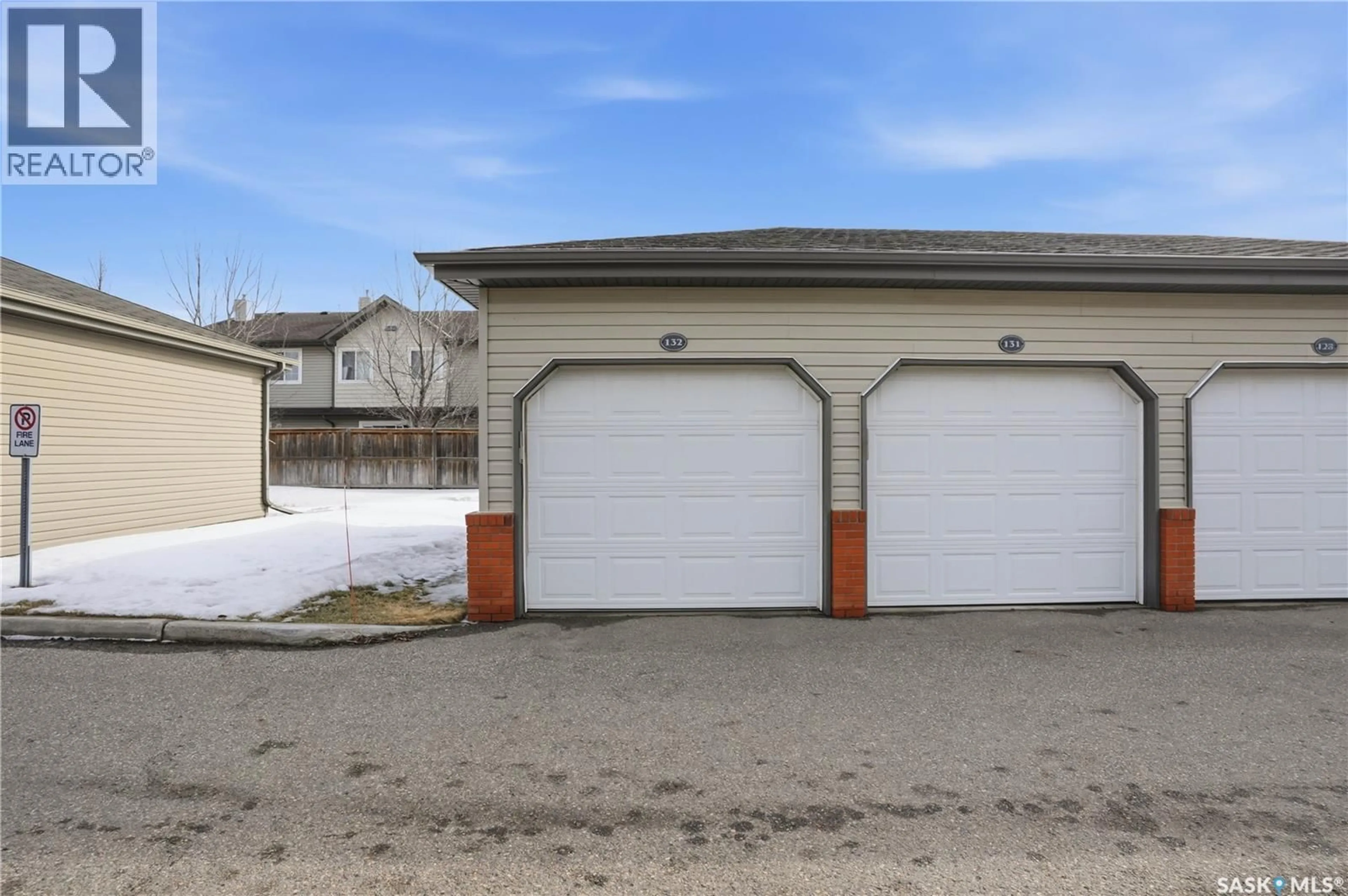 Indoor garage for 132 410 STENSRUD ROAD, Saskatoon Saskatchewan S7W0B7