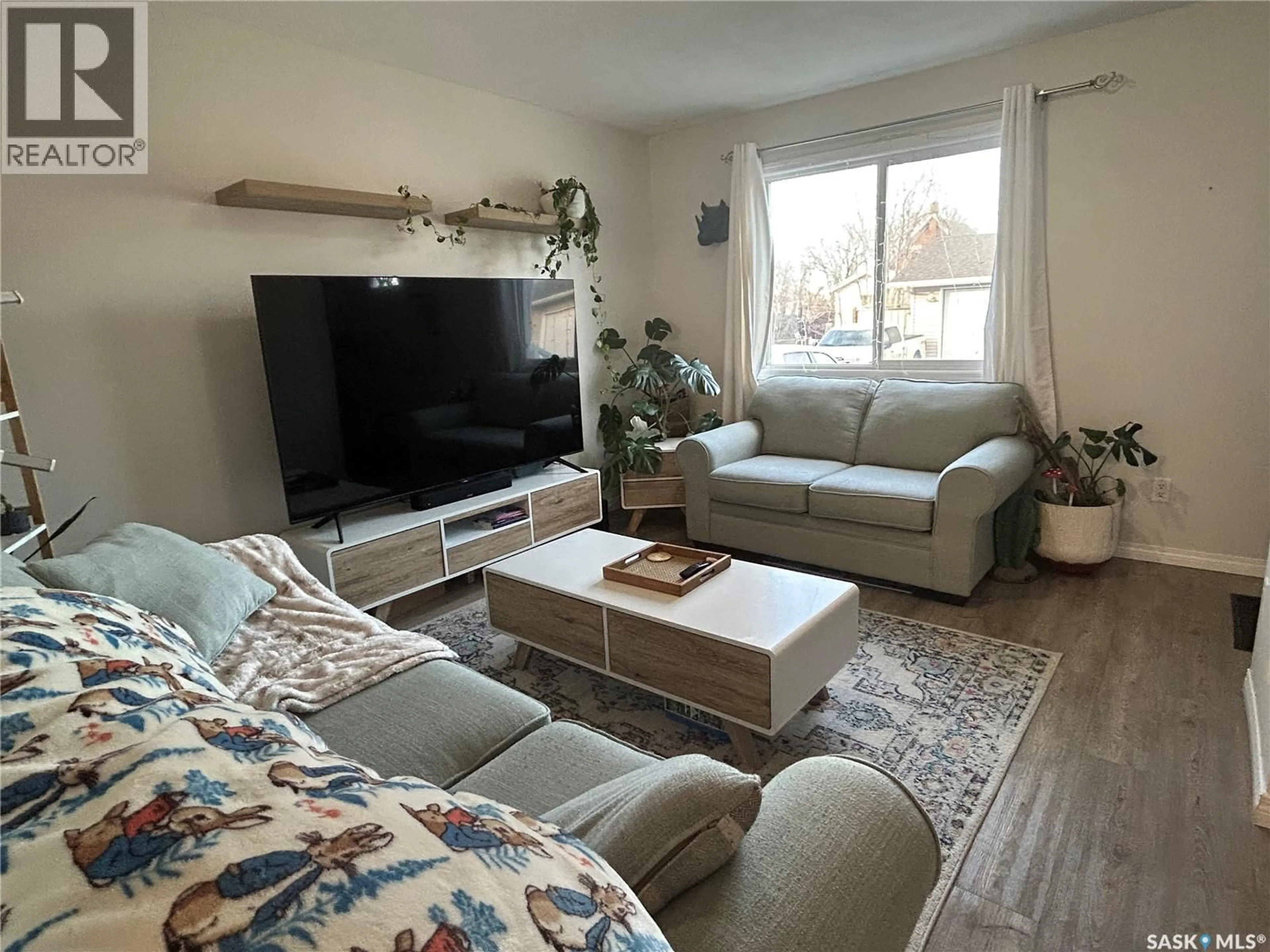 Living room with furniture, wood/laminate floor for 17 - 1437 1ST STREET, Estevan Saskatchewan S4A2X5