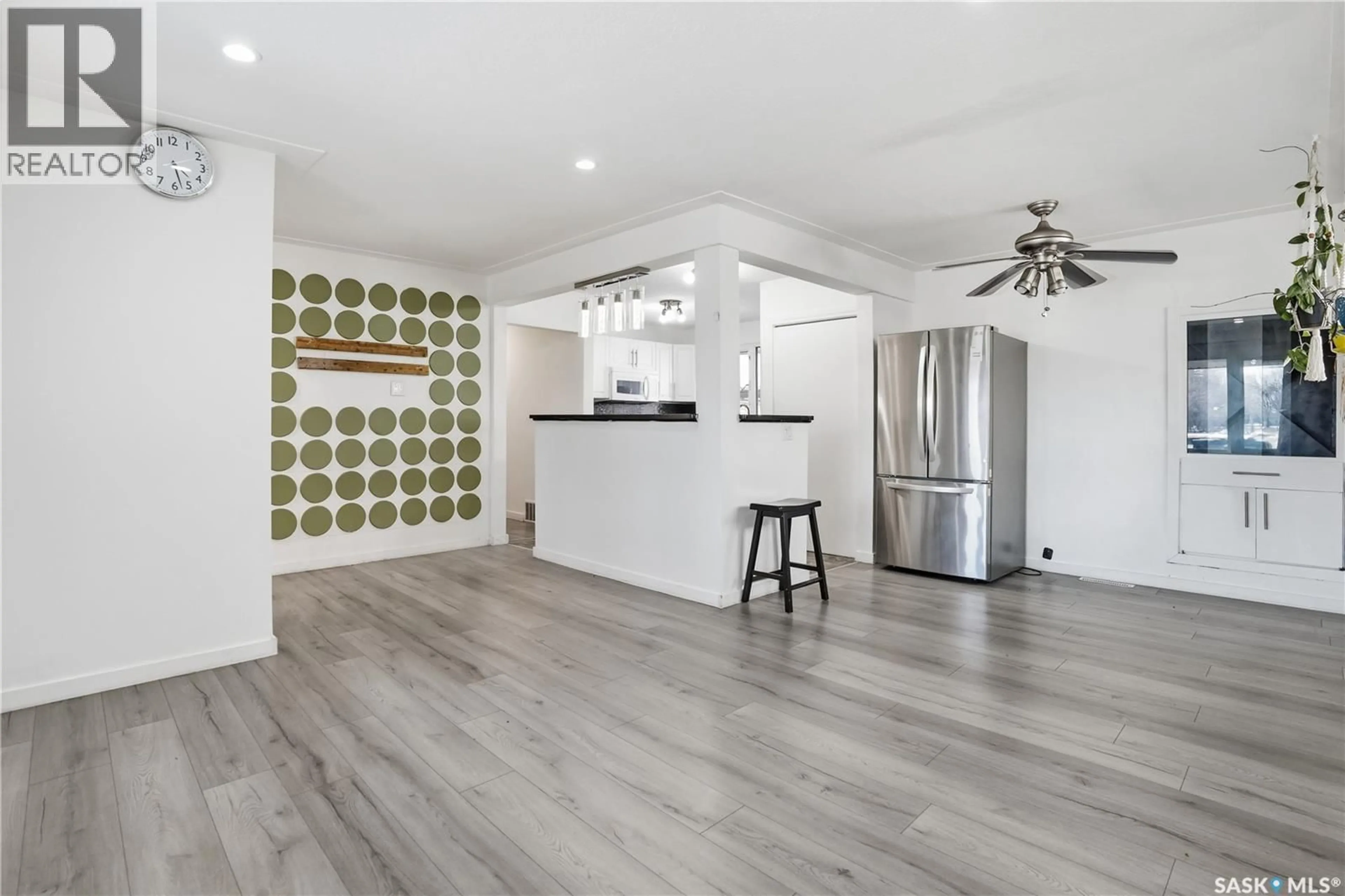 Open concept kitchen, unknown for 632 ABERDEEN CRESCENT, Regina Saskatchewan S4T6A9