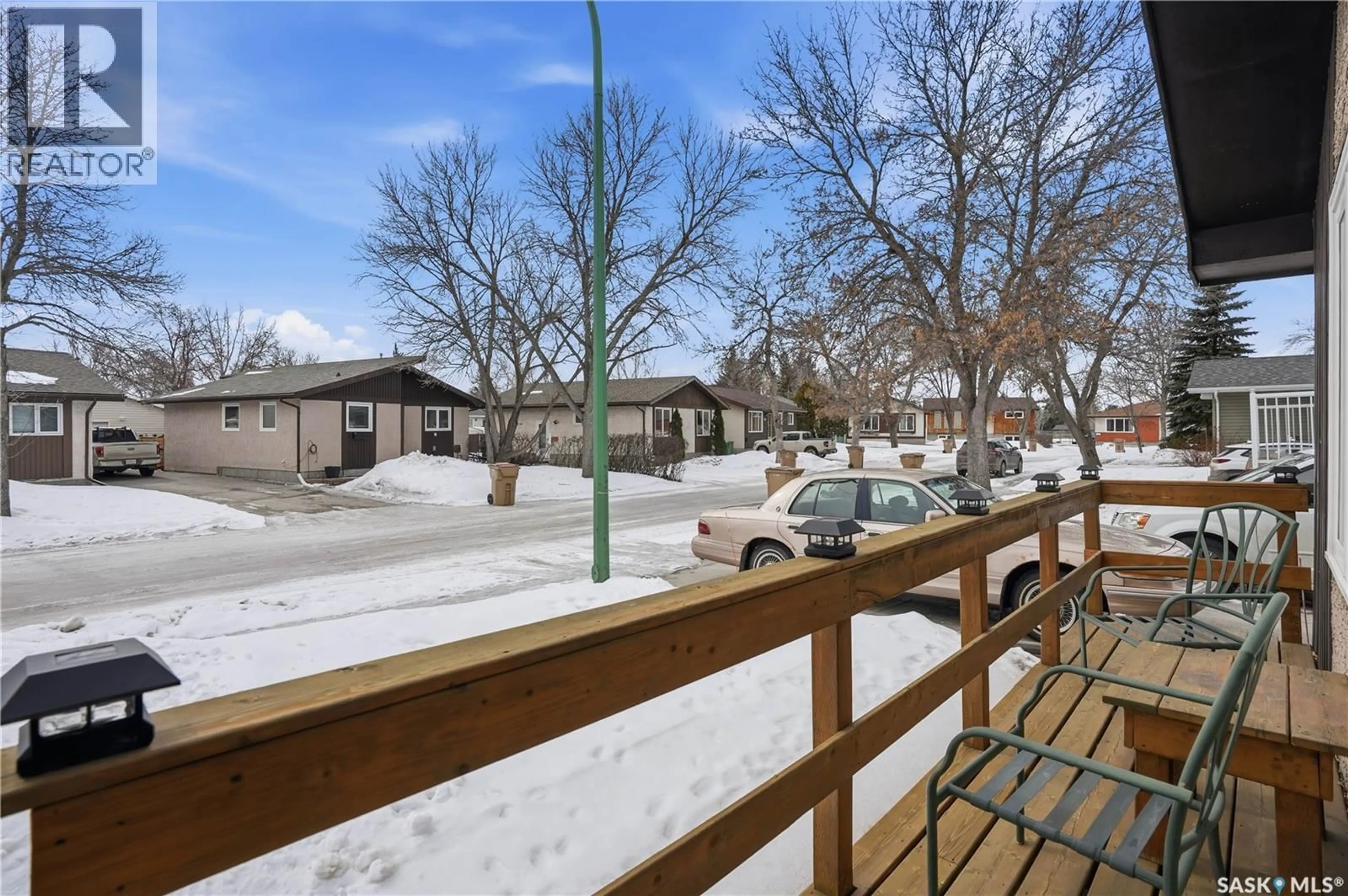 Patio, street for 807 SAMUELS CRESCENT, Regina Saskatchewan S4X2L4