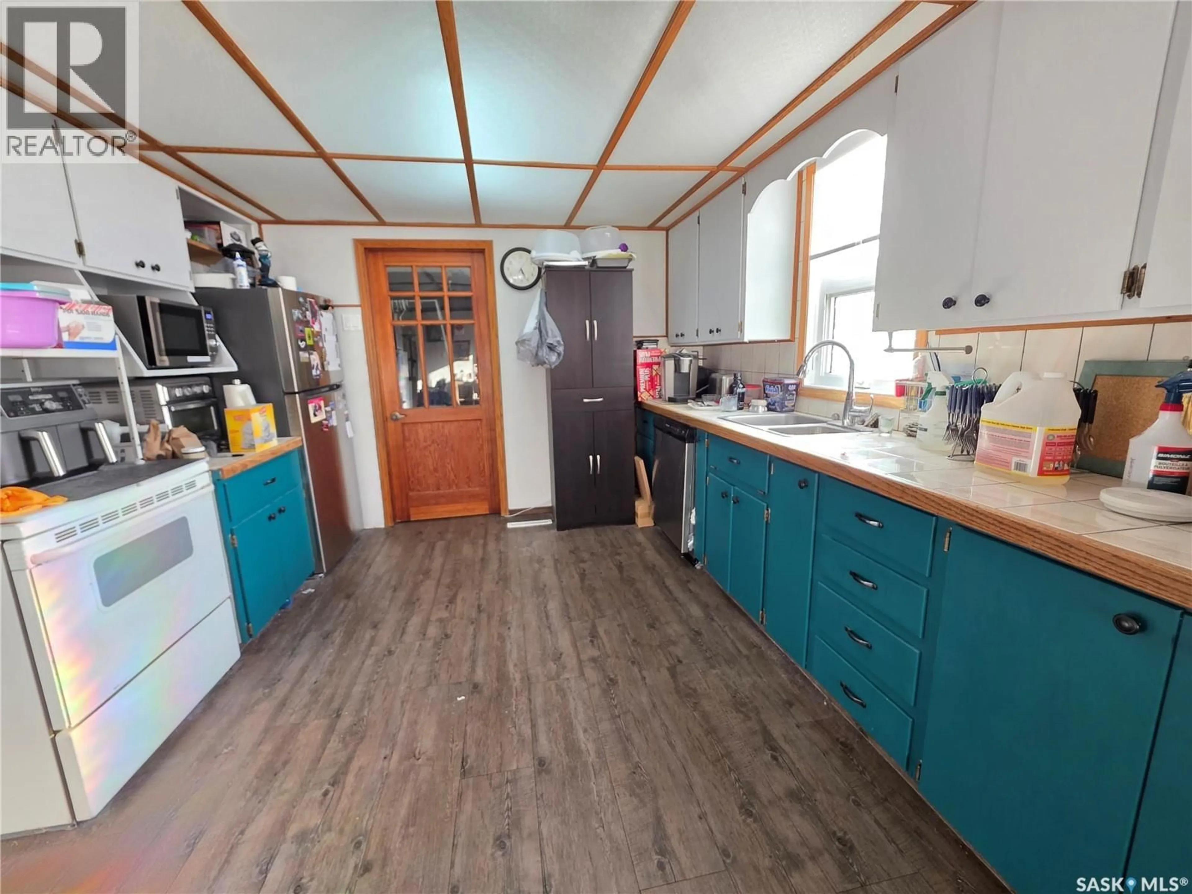 Standard kitchen, unknown for 1428 WINNIE STREET, Swift Current Saskatchewan S9H1R3