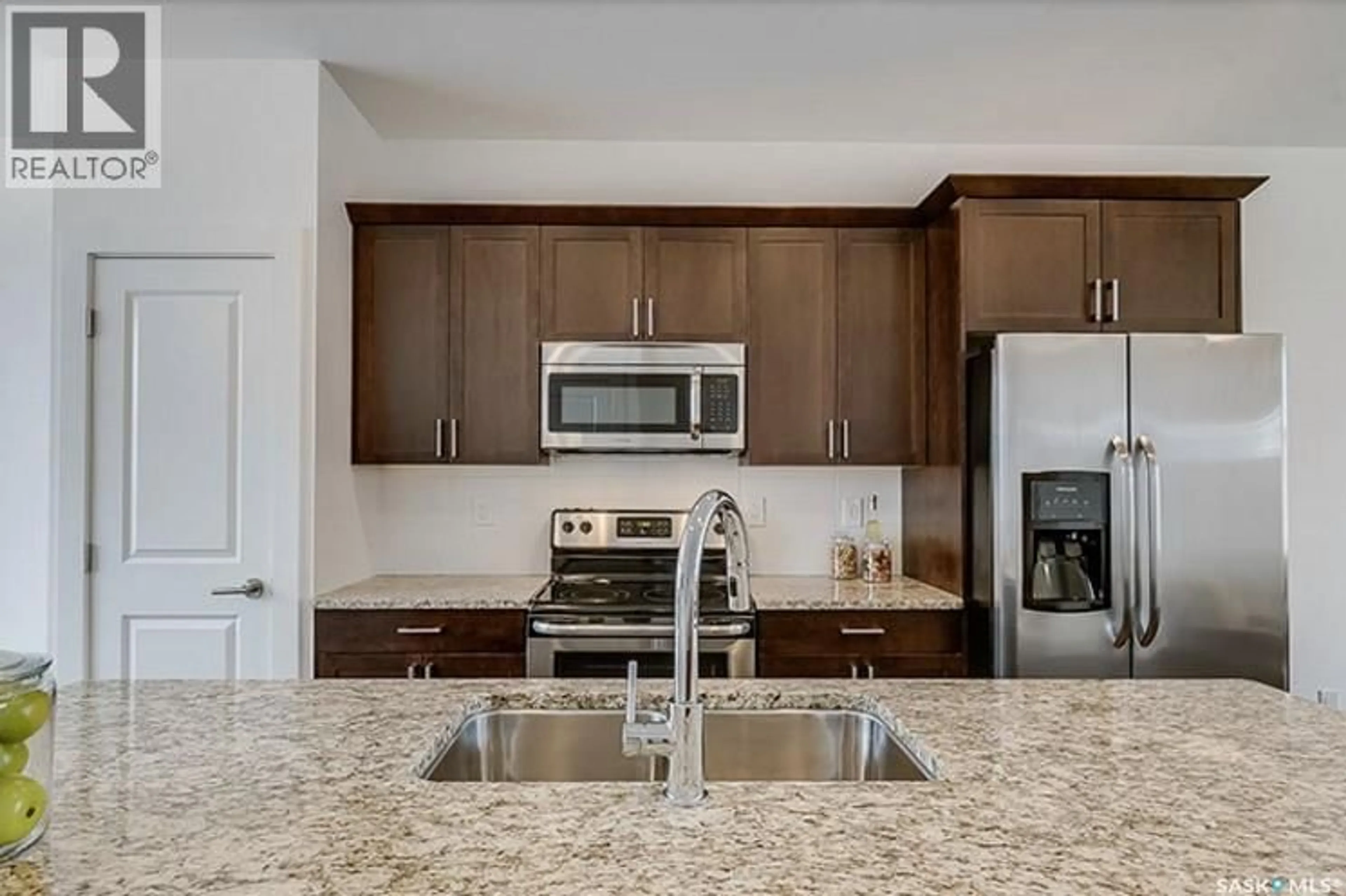 Open concept kitchen, ceramic/tile floor for 447 EATON LANE, Saskatoon Saskatchewan S7V0H5