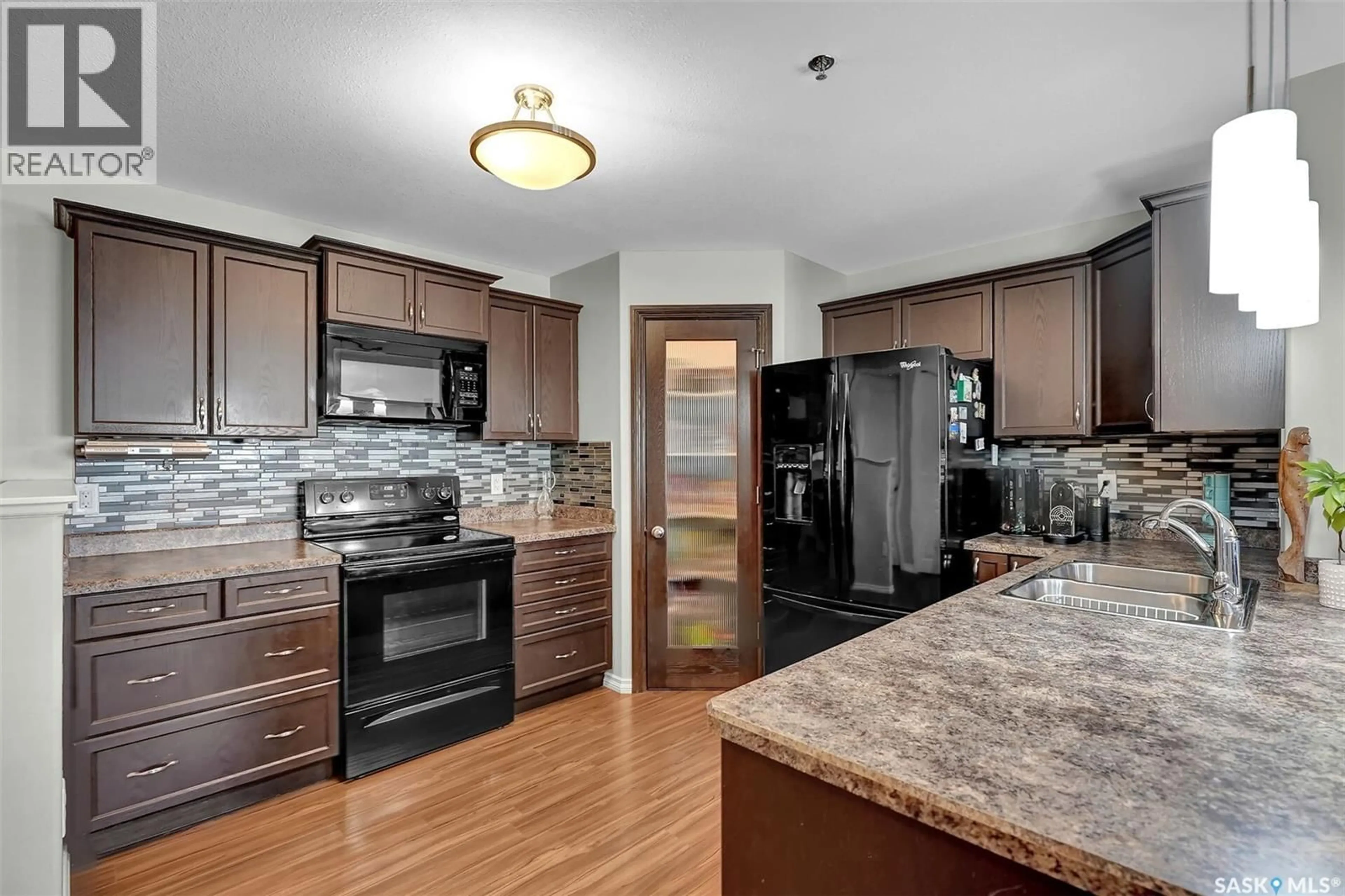 Open concept kitchen, ceramic/tile floor for 105 - 1621 DAKOTA DRIVE, Regina Saskatchewan S4Z0A8