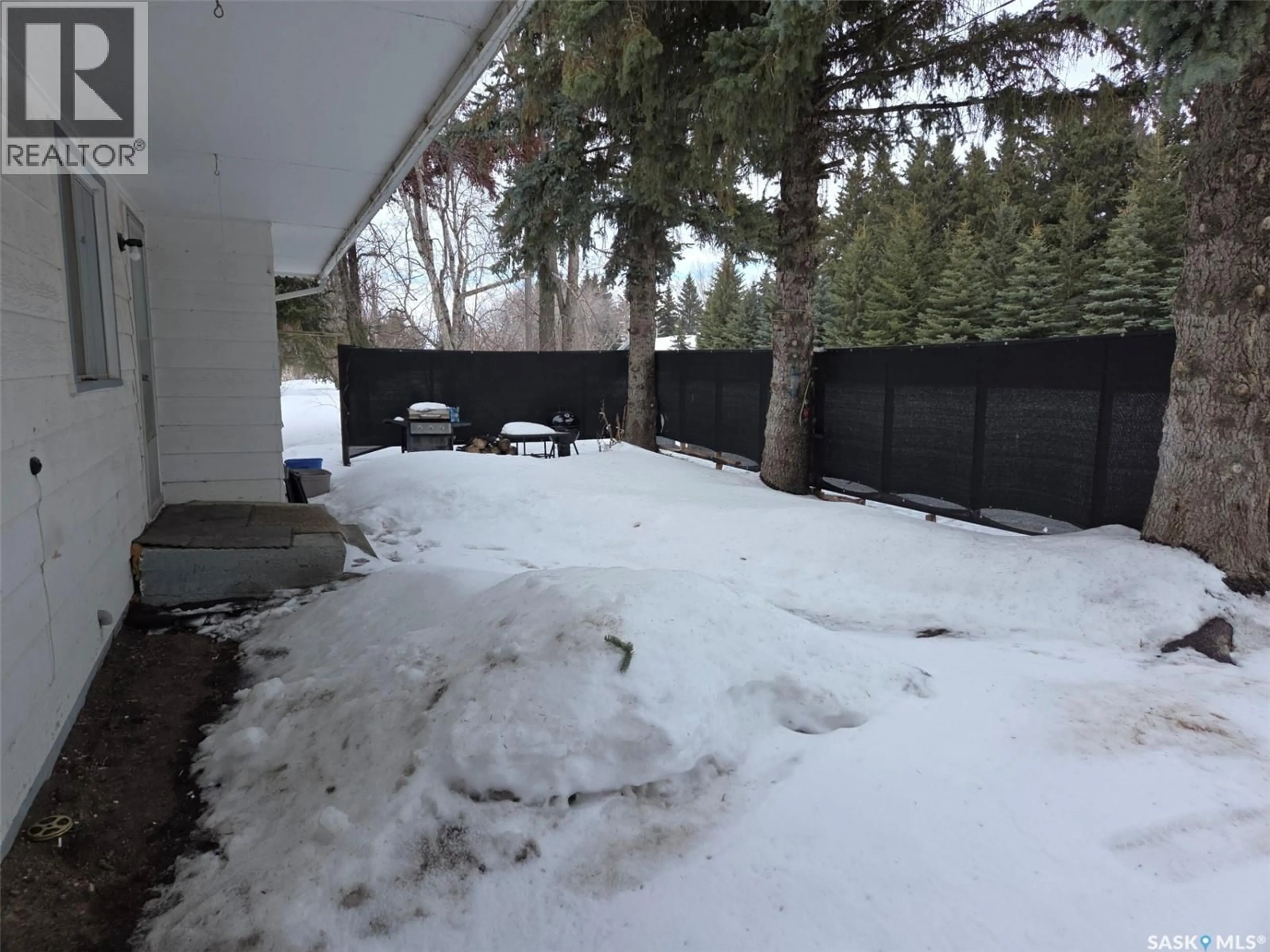 Parking for 643 MAIN STREET, Annaheim Saskatchewan S0K0G0