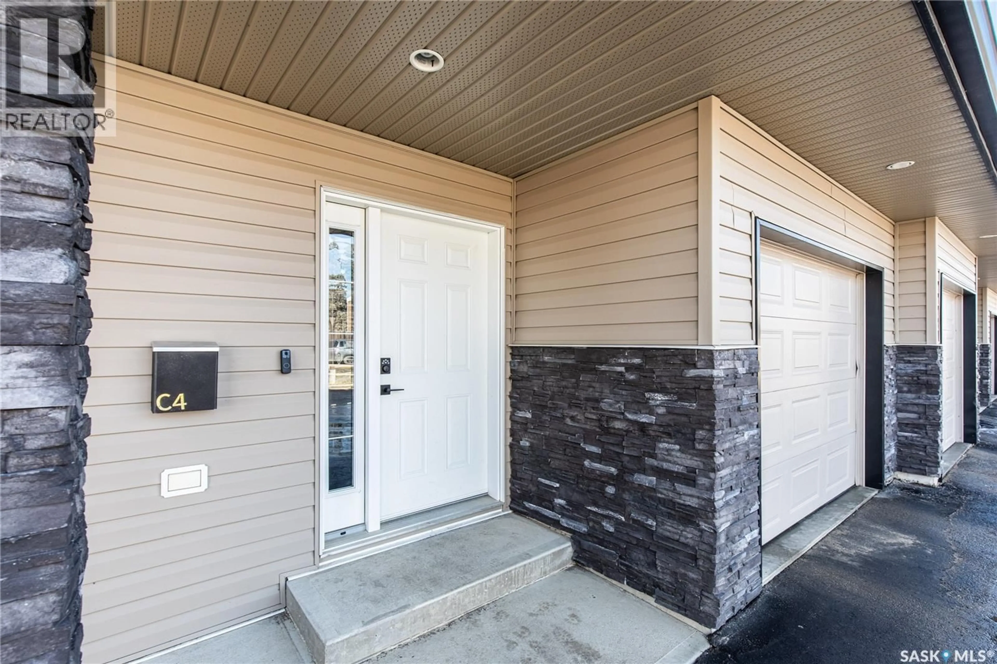 Indoor entryway for C4 - 33 WOOD LILY DRIVE, Moose Jaw Saskatchewan S6J1B4