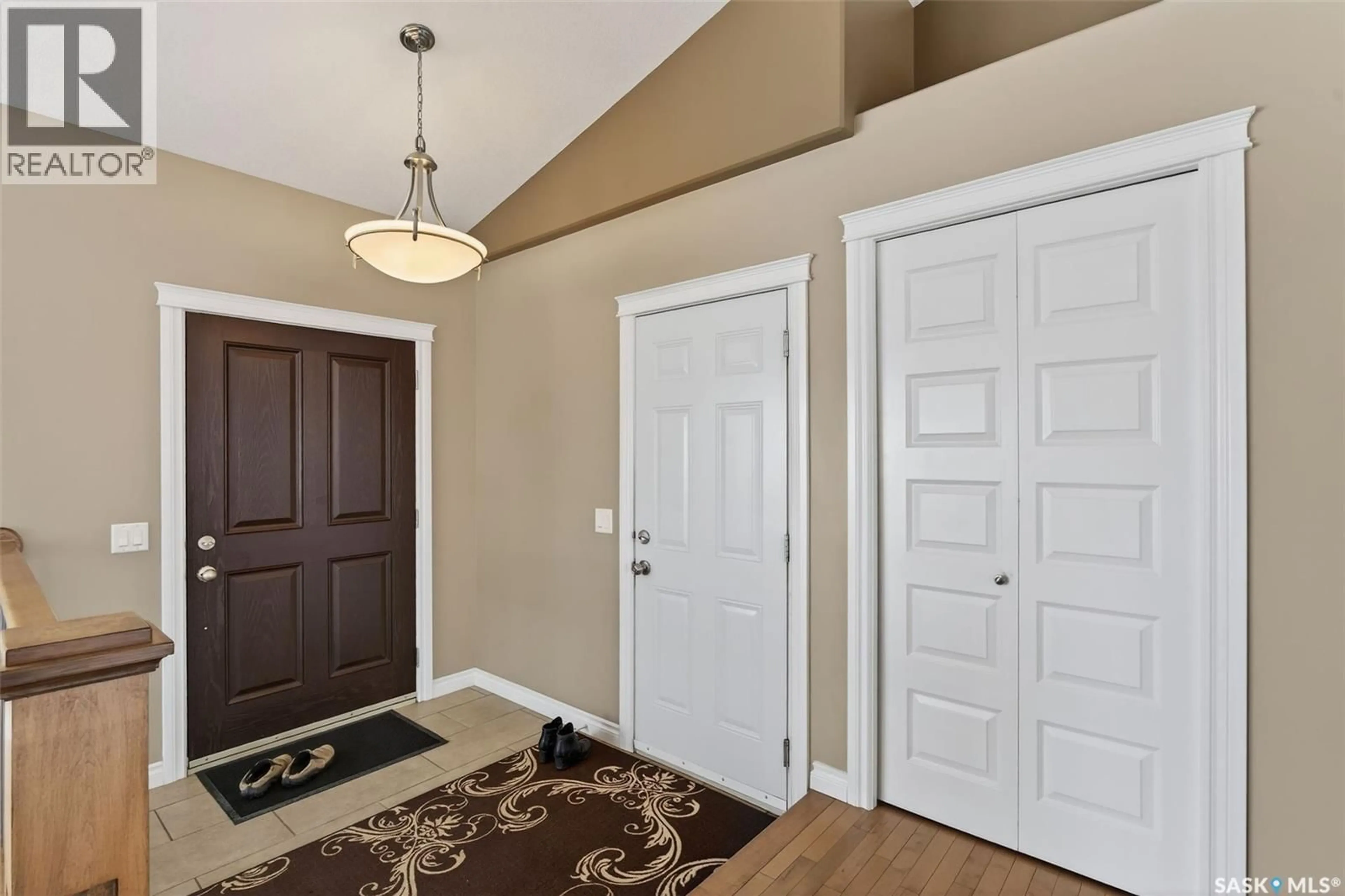 Indoor entryway for 506 16TH AVENUE, Humboldt Saskatchewan S0K2A0