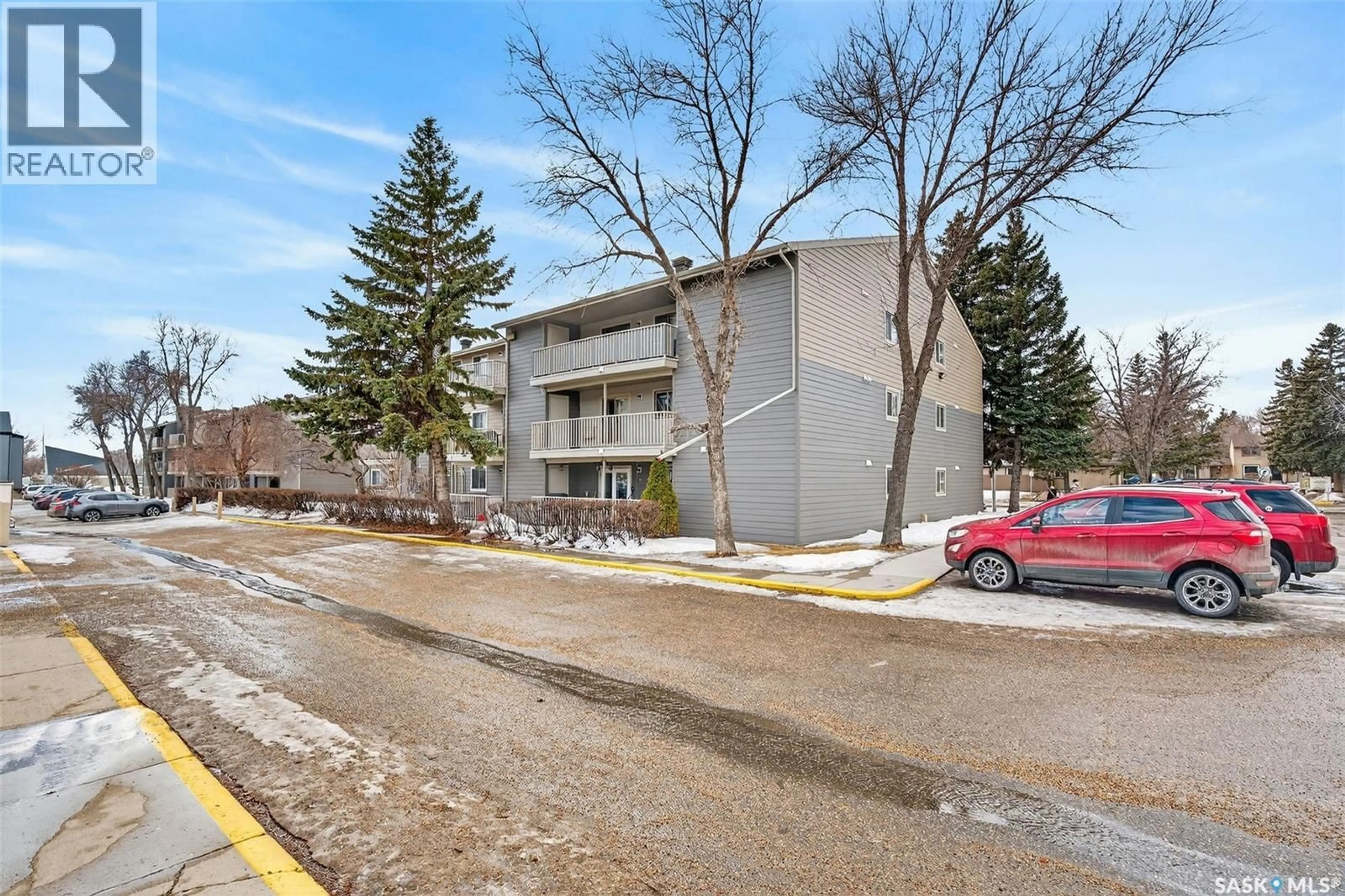 Patio, street for 105H - 1121 MCKERCHER DRIVE, Saskatoon Saskatchewan S7H5B8