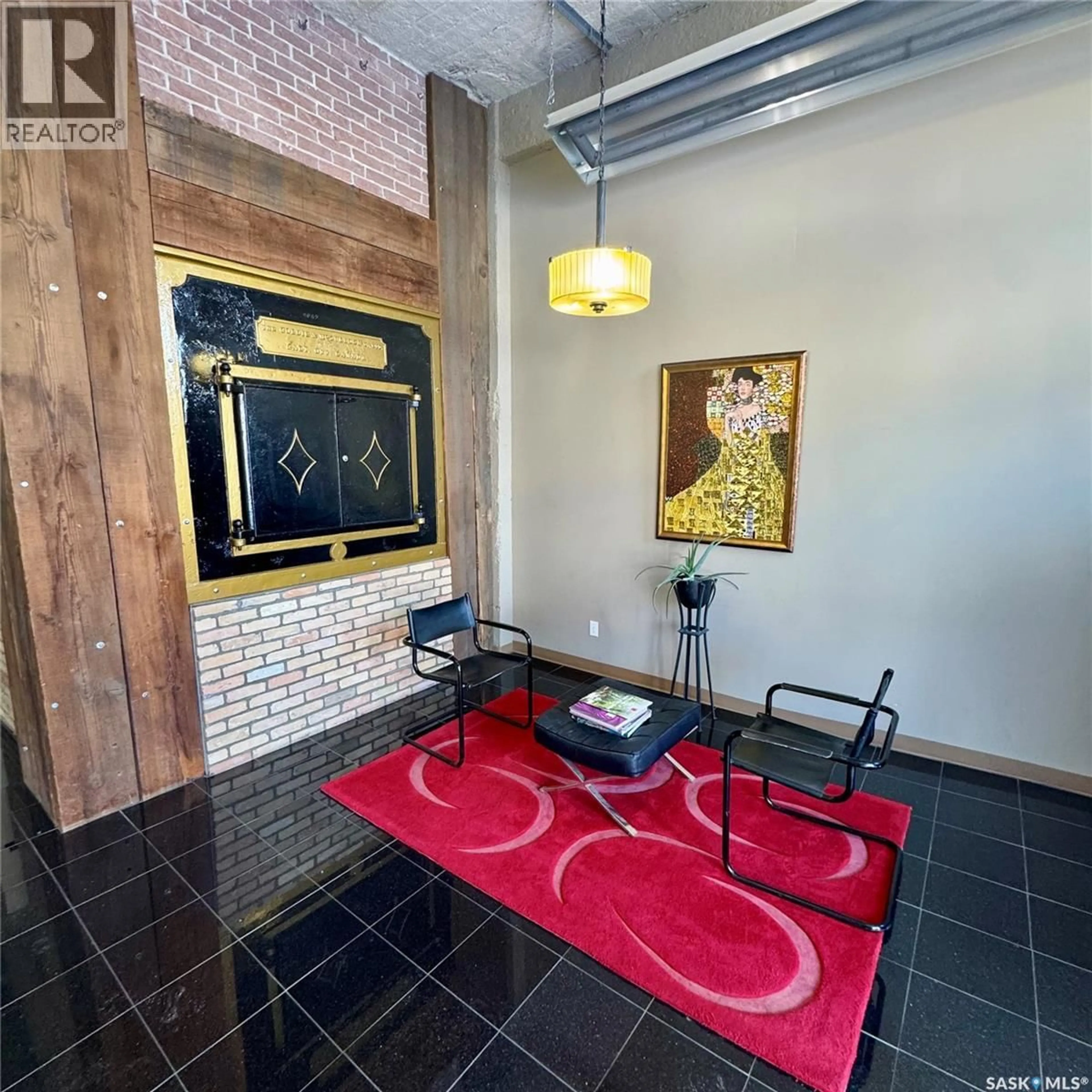 Indoor foyer for E - 301 12 23RD STREET, Saskatoon Saskatchewan S7K0H5