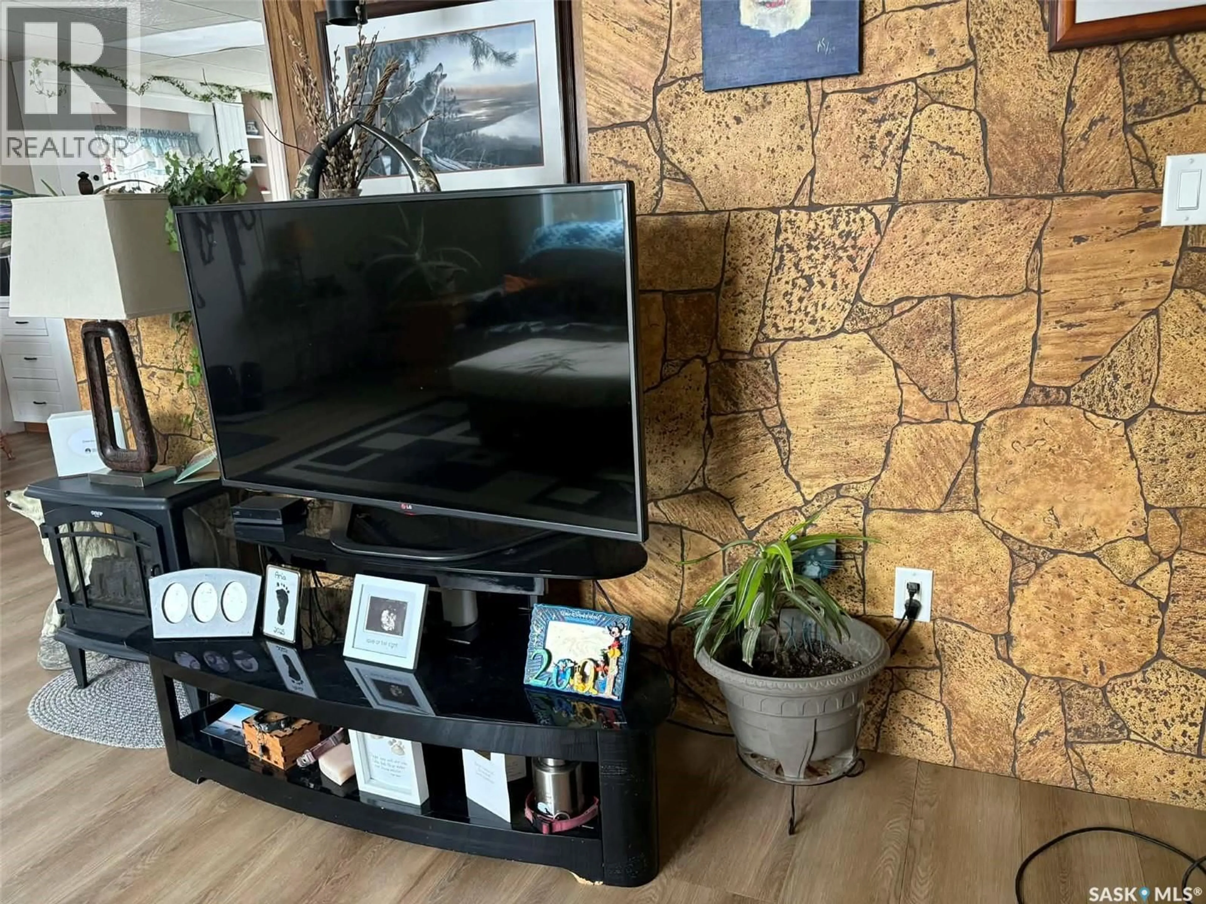 Home theater for 347 GREEN AVENUE, Regina Beach Saskatchewan S0G4C0