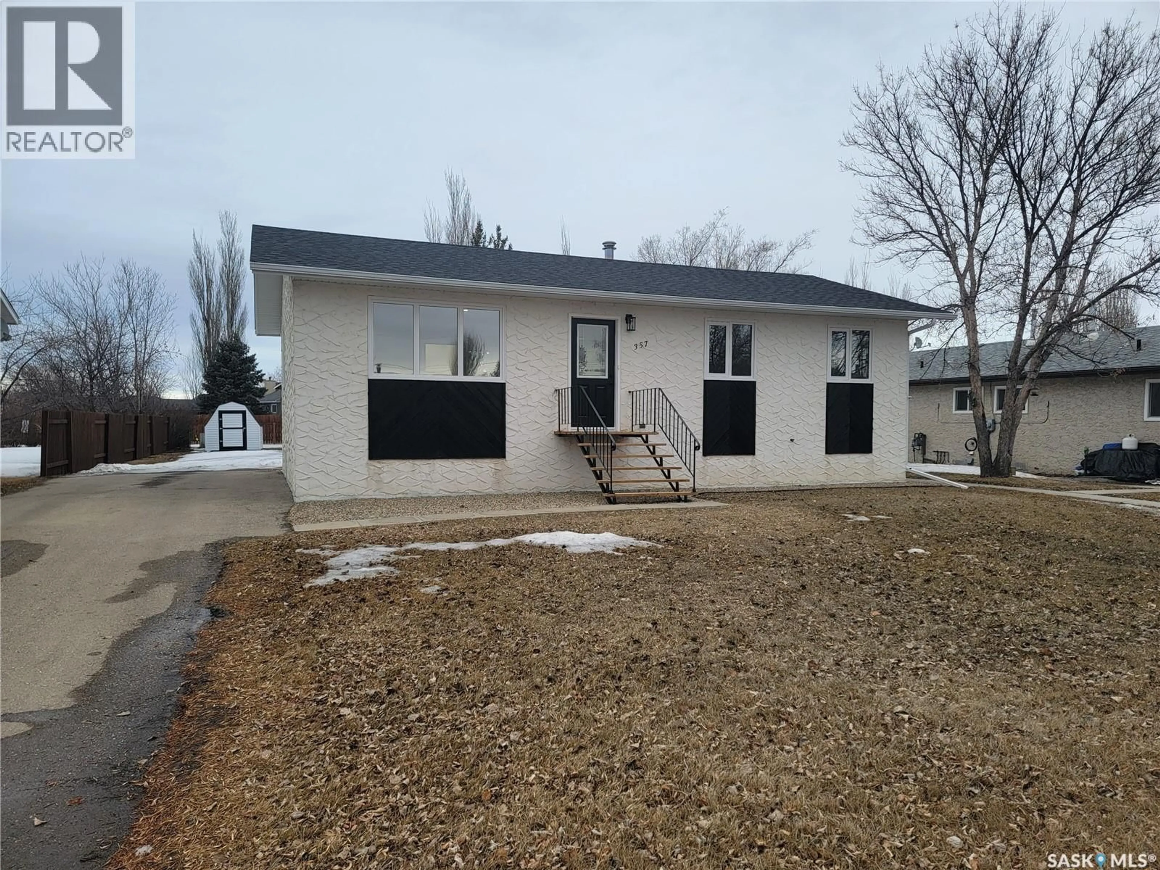 Home with vinyl exterior material, street for 357 5TH AVENUE, Unity Saskatchewan S0K4L0