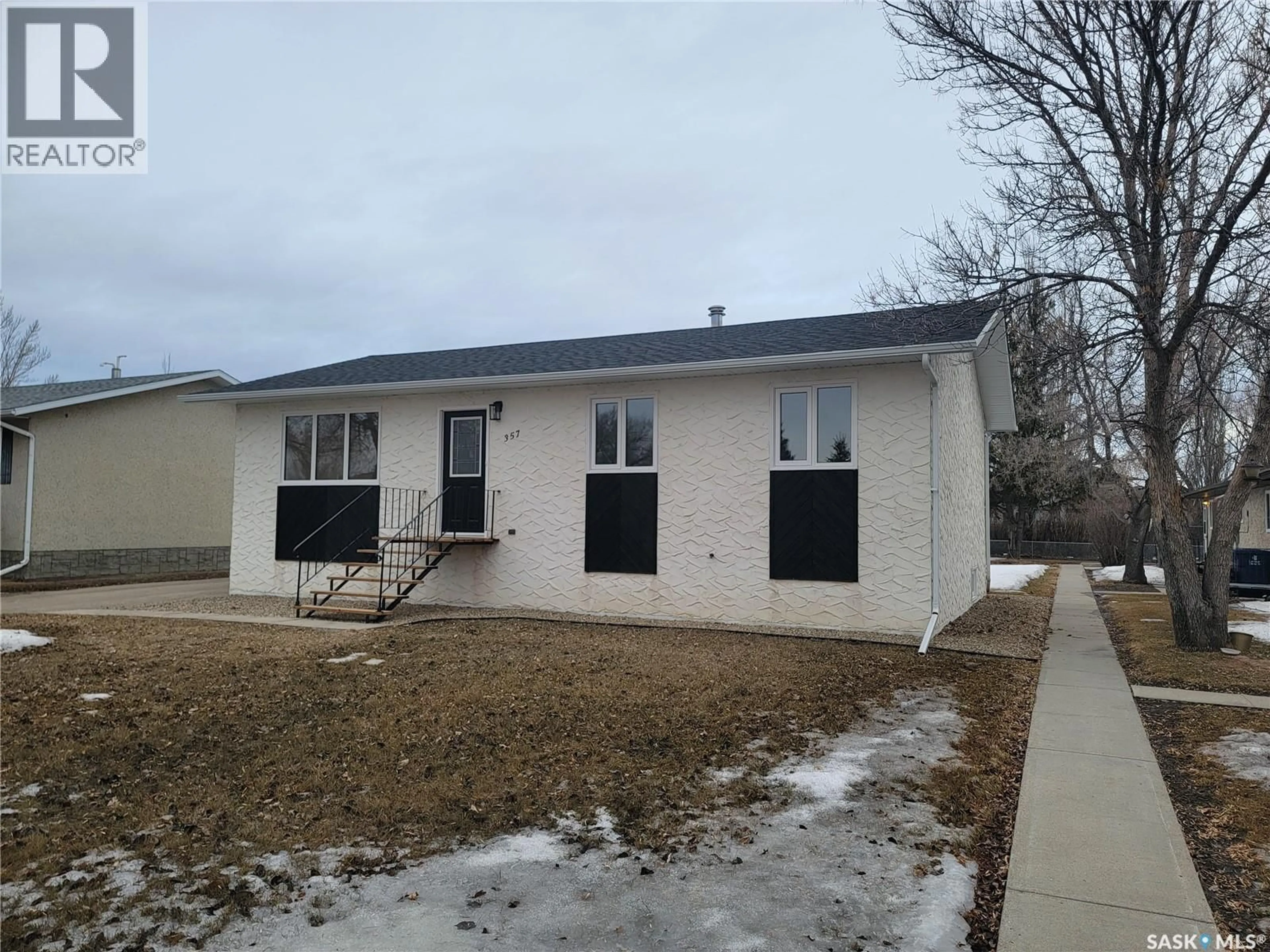 Home with vinyl exterior material, street for 357 5TH AVENUE, Unity Saskatchewan S0K4L0