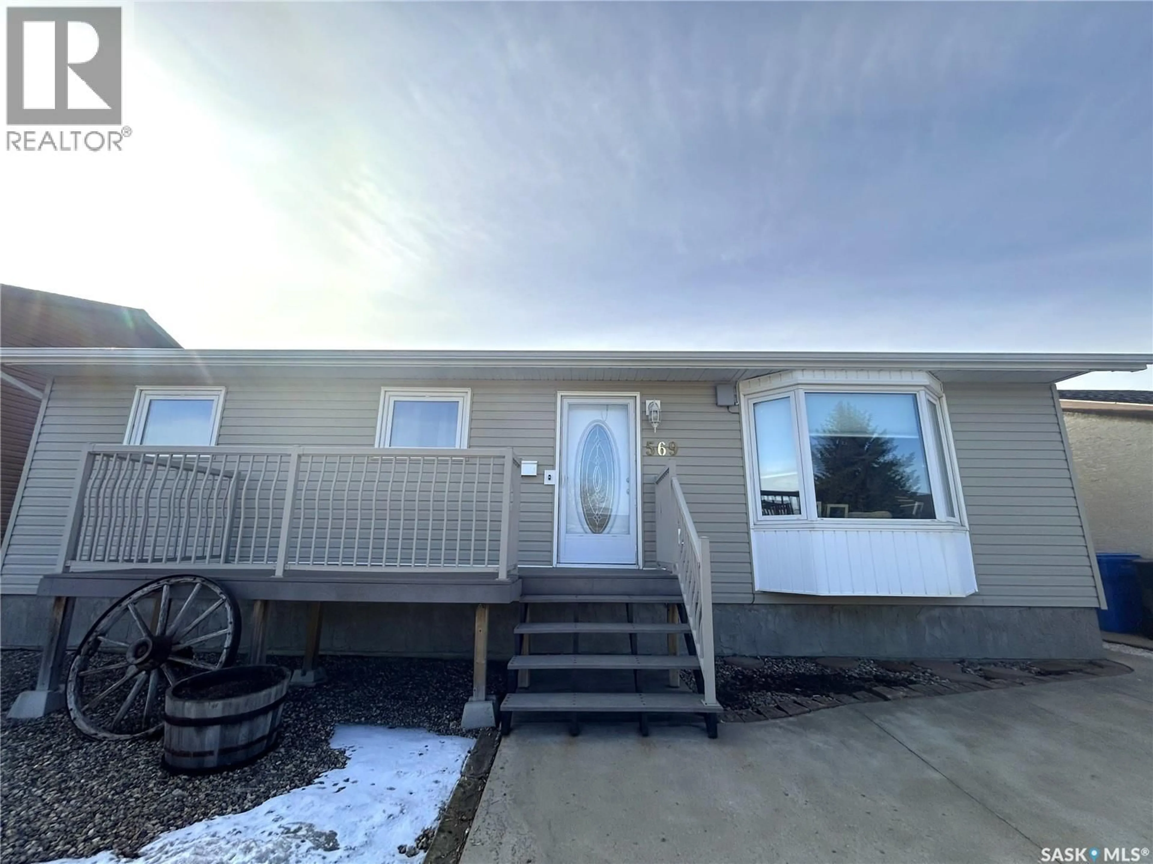 Home with vinyl exterior material, unknown for 569 MILNE CRESCENT, Estevan Saskatchewan S4A2M5