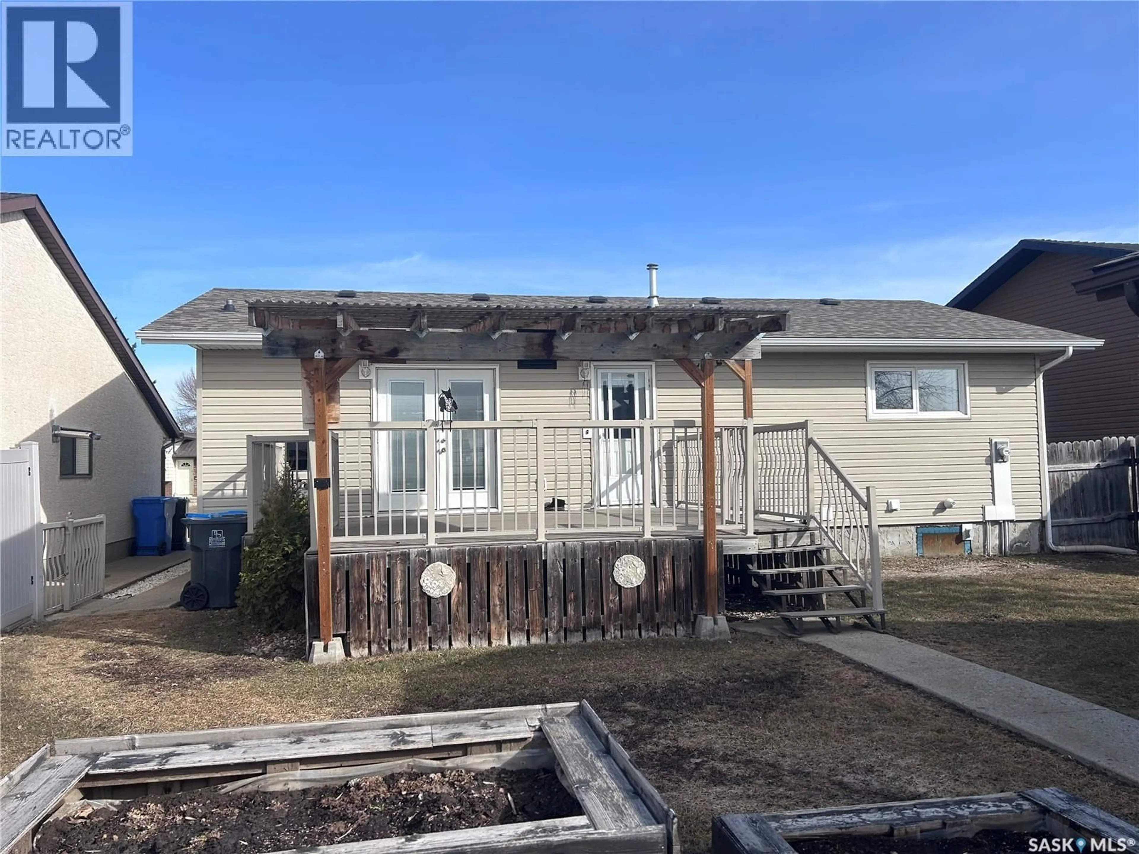 A pic from outside/outdoor area/front of a property/back of a property/a pic from drone, building for 569 MILNE CRESCENT, Estevan Saskatchewan S4A2M5
