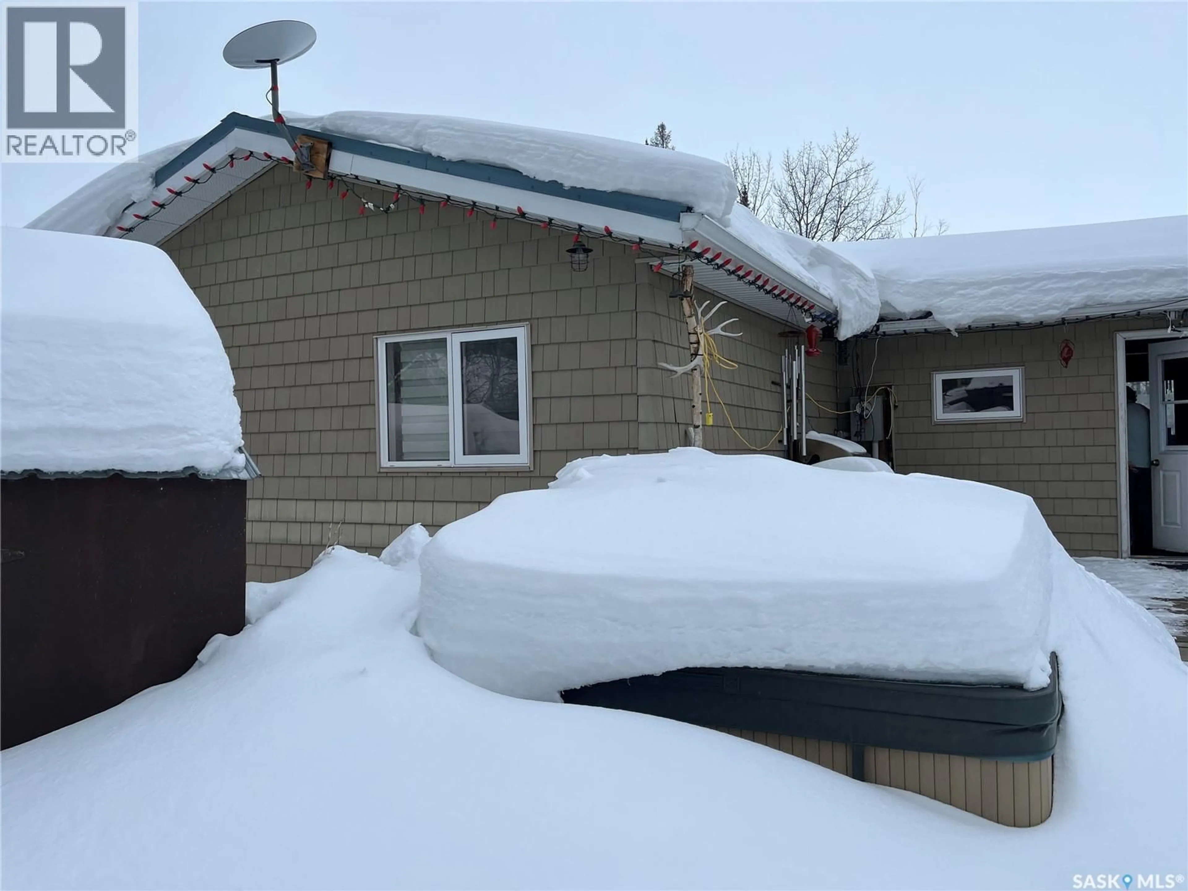 Patio, street for 406 LAKEVIEW AVENUE, Northern Admin District Saskatchewan S0J1Z0