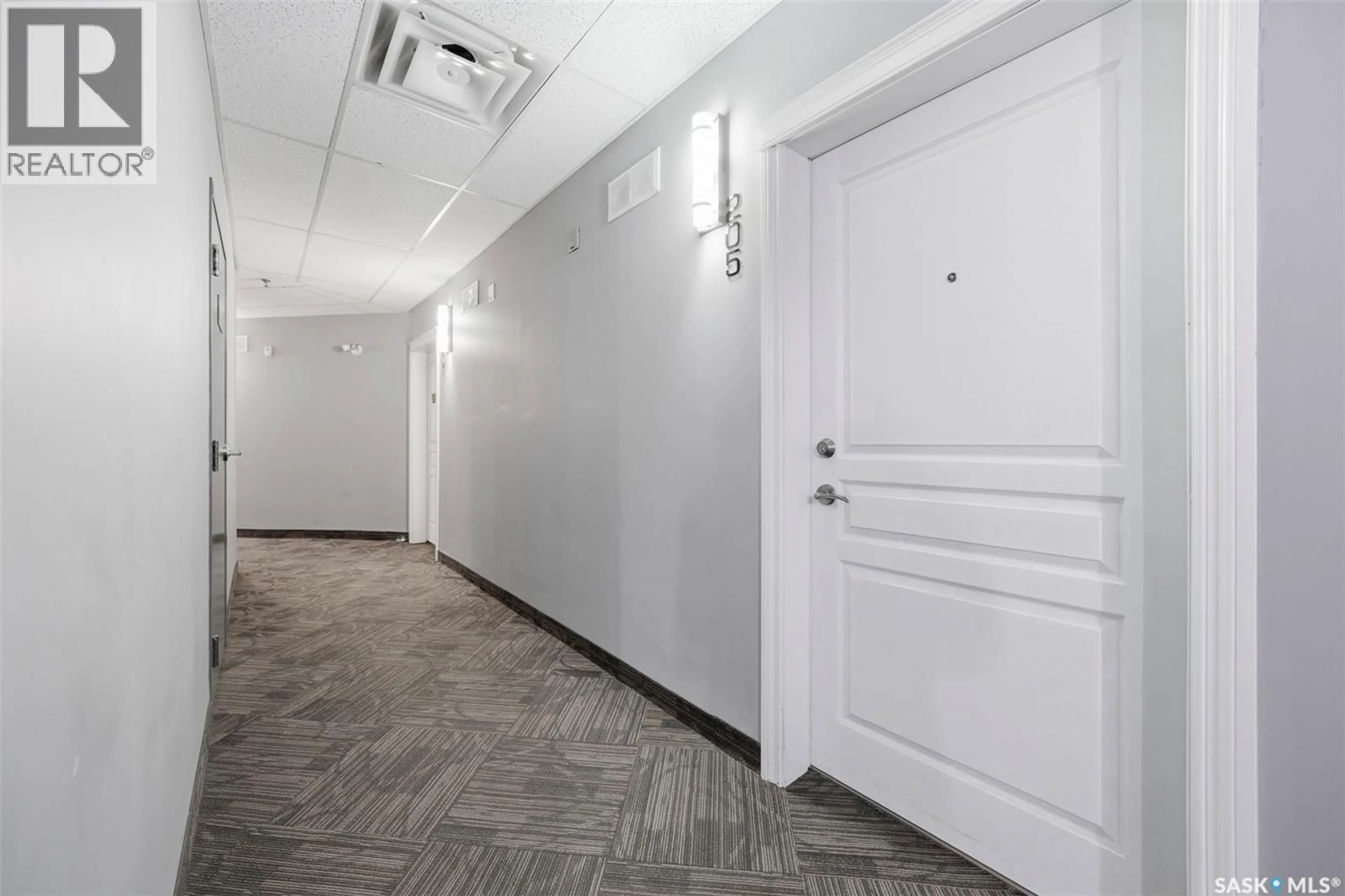 Indoor foyer for 412 - 205 WILLOWGROVE SQUARE, Saskatoon Saskatchewan S7W0T2