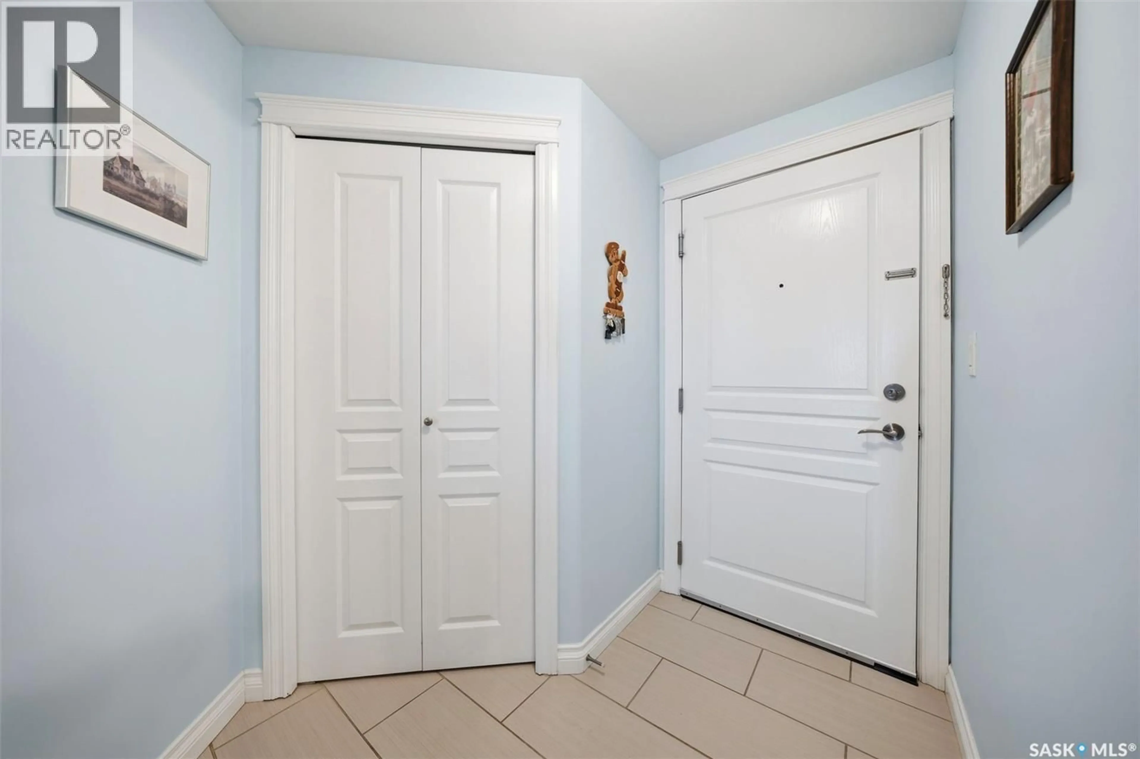 Indoor entryway for 412 - 205 WILLOWGROVE SQUARE, Saskatoon Saskatchewan S7W0T2