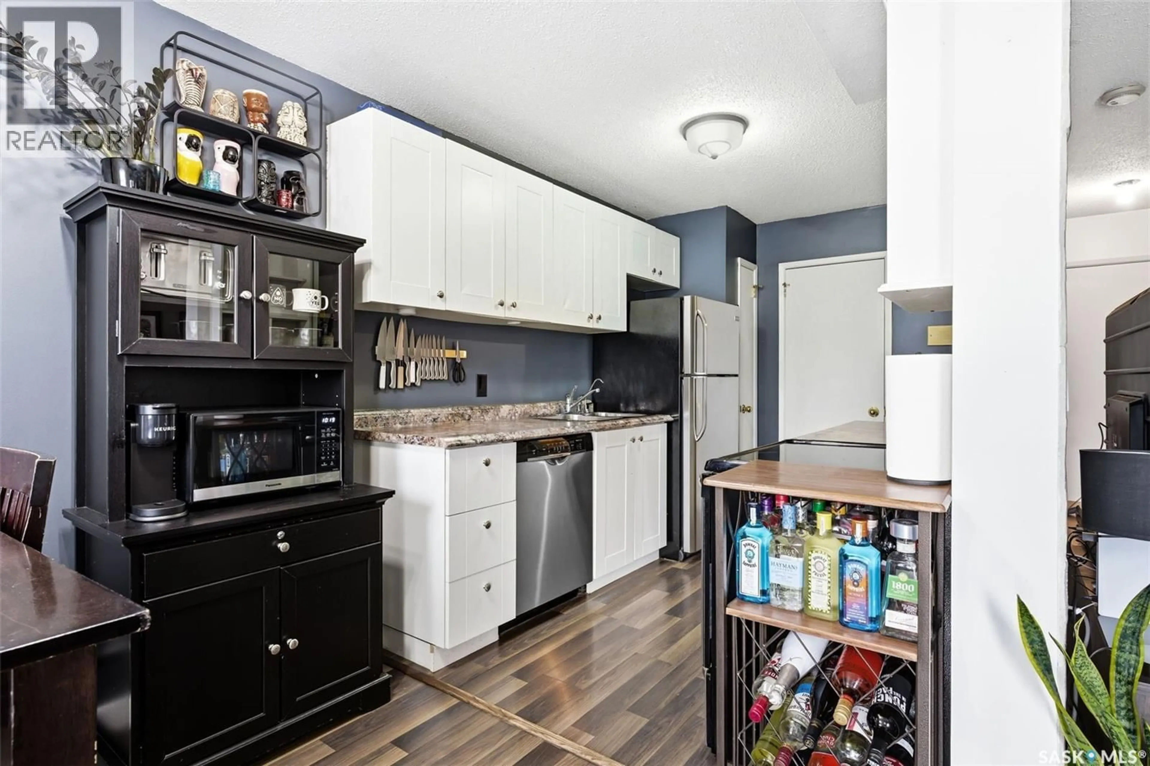 Standard kitchen, unknown for 4212 CASTLE ROAD, Regina Saskatchewan S4S4W1