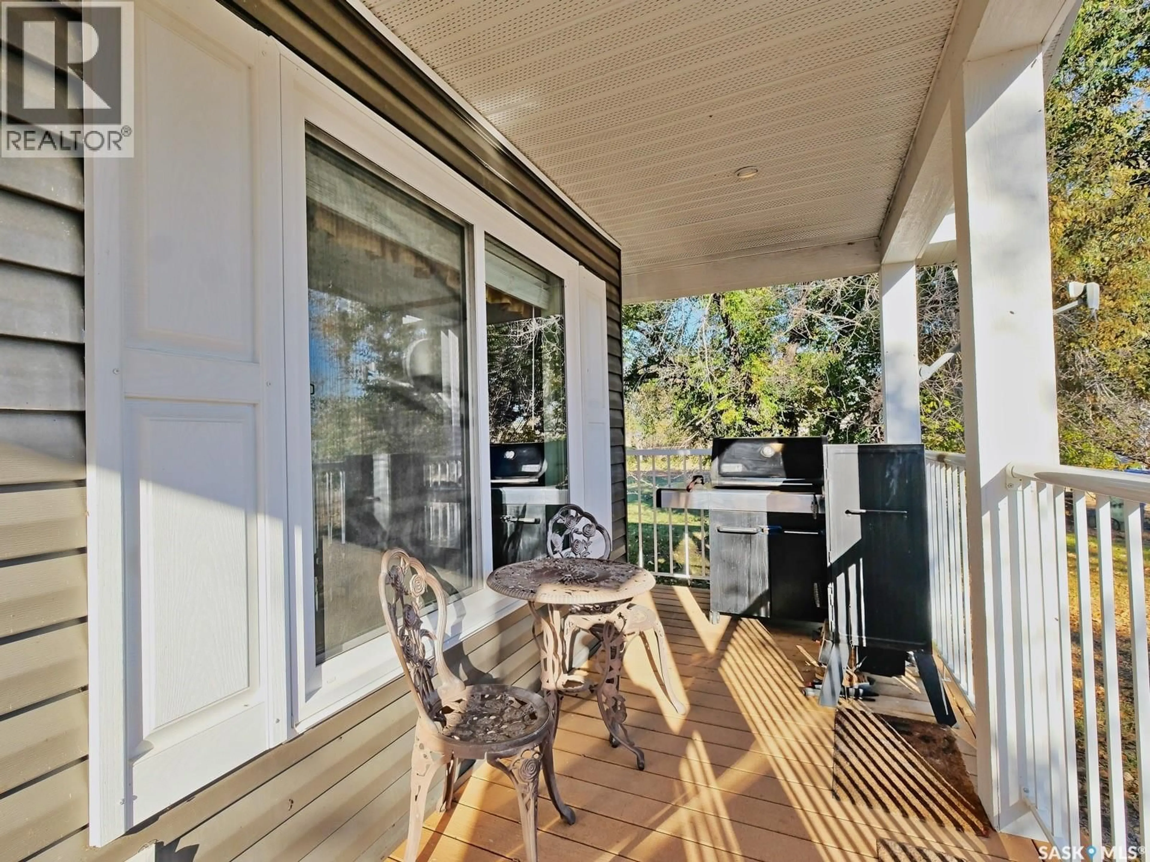 Balcony in the apartment, street for 10 PRAIRIE VIEW CRESCENT, Rosetown Saskatchewan S0L2V0