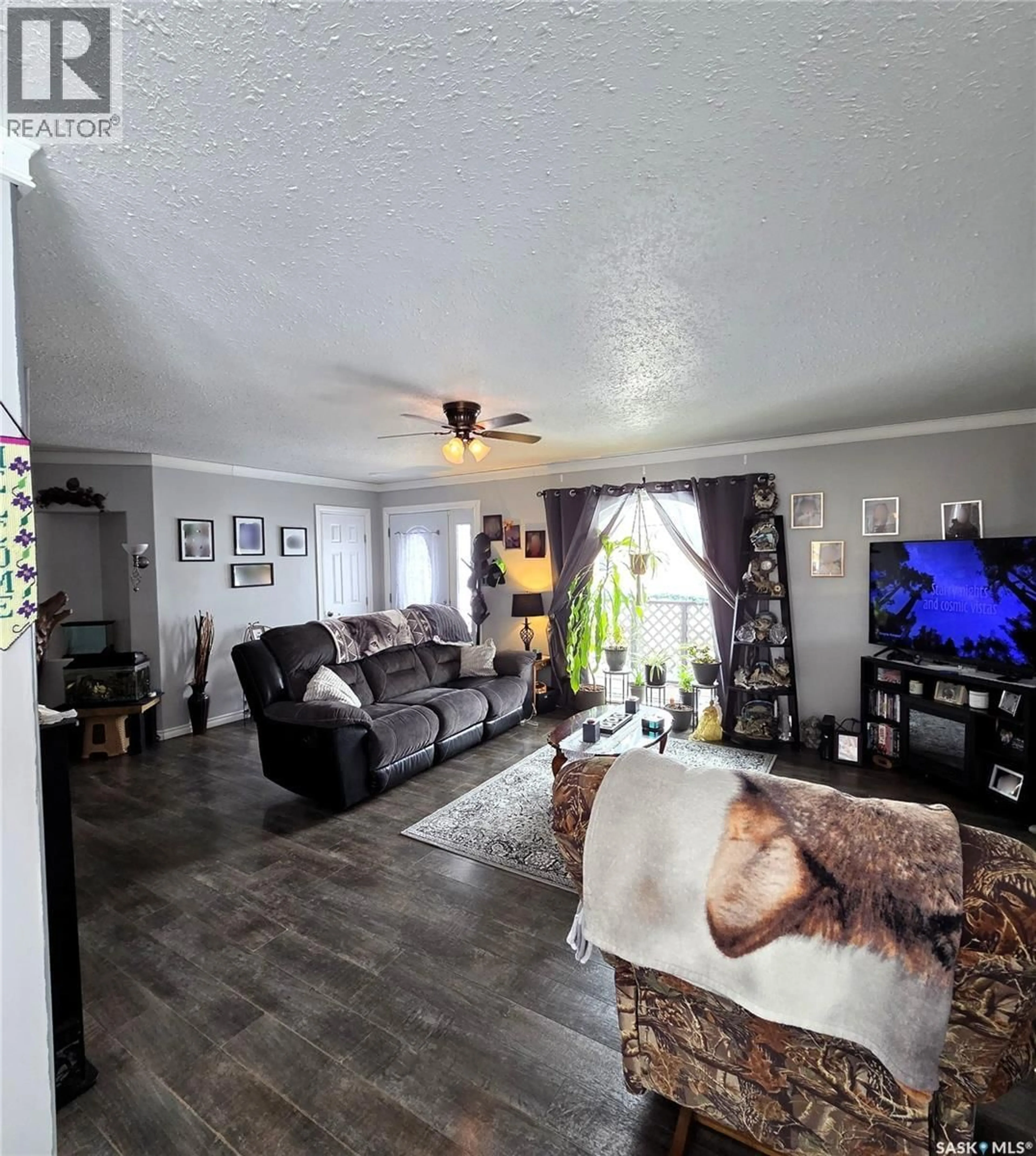 Living room with furniture, unknown for 401 6TH AVENUE, Nipawin Saskatchewan S0E1E0