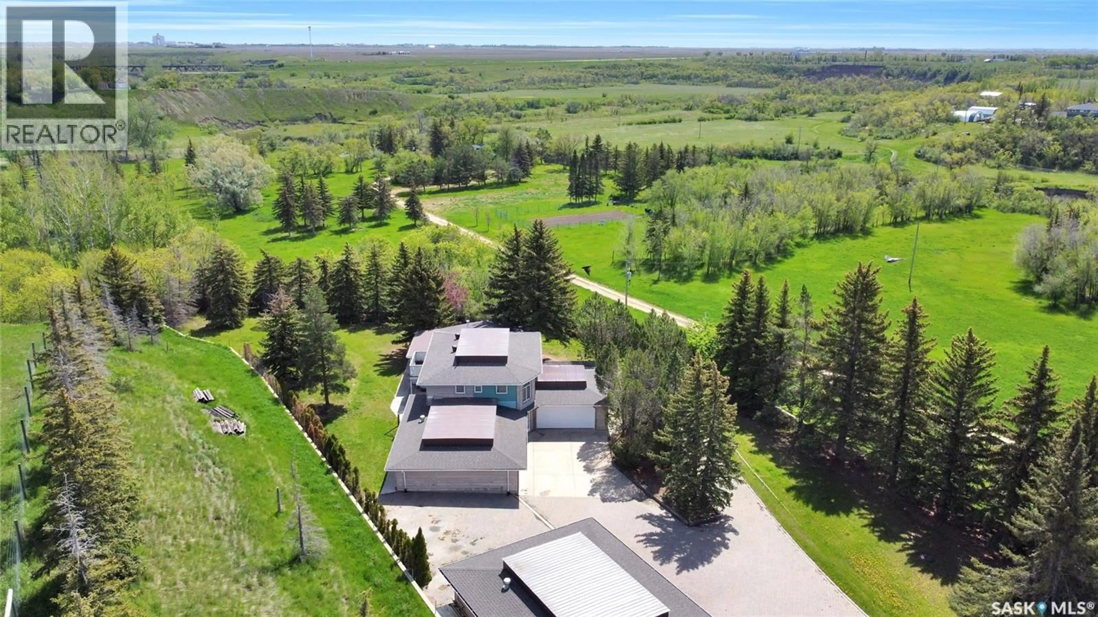 A pic from outside/outdoor area/front of a property/back of a property/a pic from drone, unknown for 1055 7TH AVENUE, Moose Jaw Saskatchewan S6H5R2