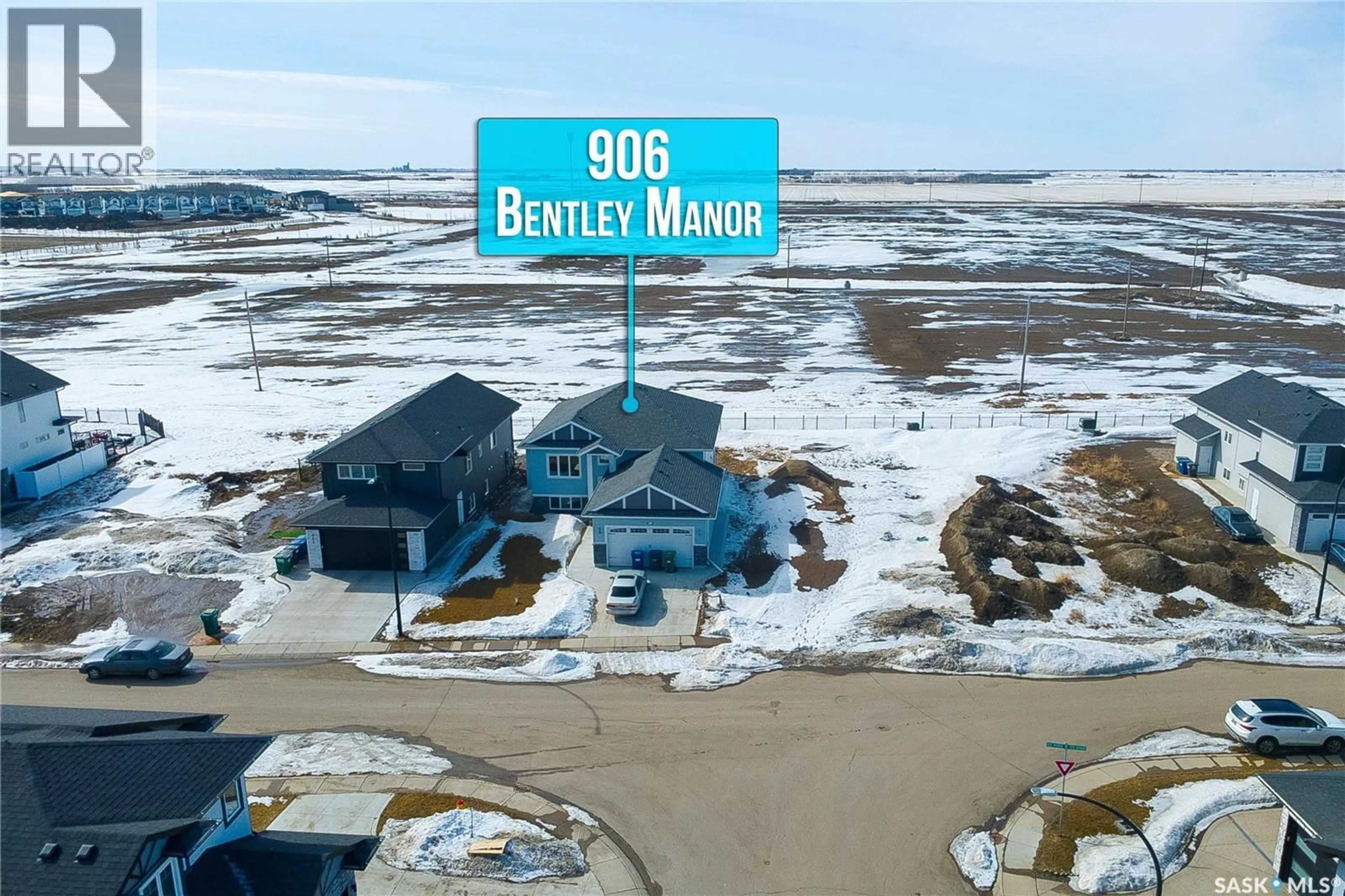 A pic from outside/outdoor area/front of a property/back of a property/a pic from drone, water/lake/river/ocean view for 906 BENTLEY MANOR, Saskatoon Saskatchewan S7L6P4