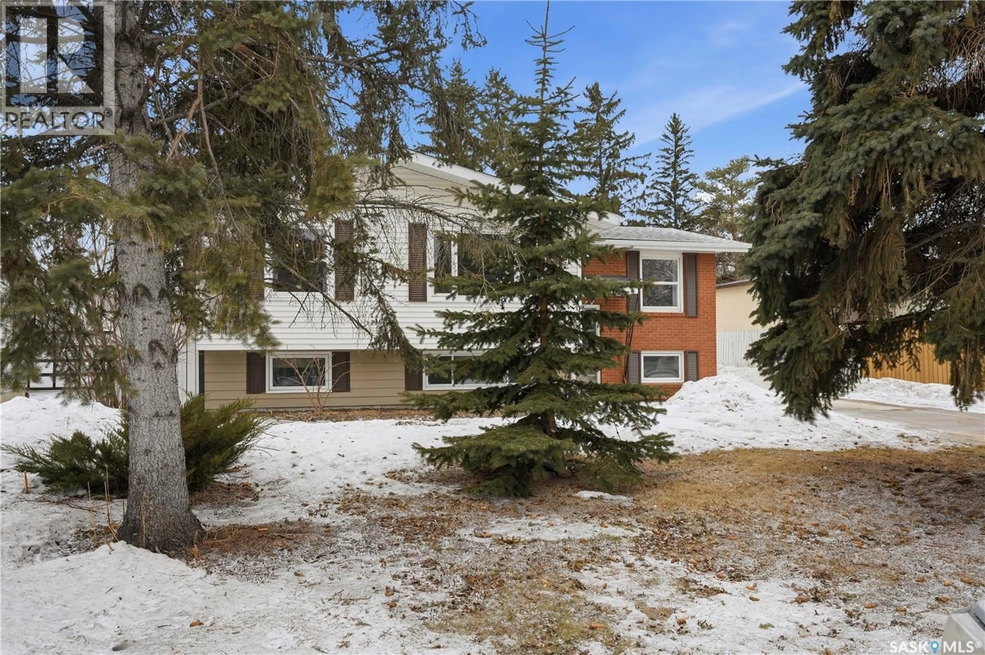 A pic from outside/outdoor area/front of a property/back of a property/a pic from drone, street for 41 RED RIVER ROAD, Saskatoon Saskatchewan S7K1G2