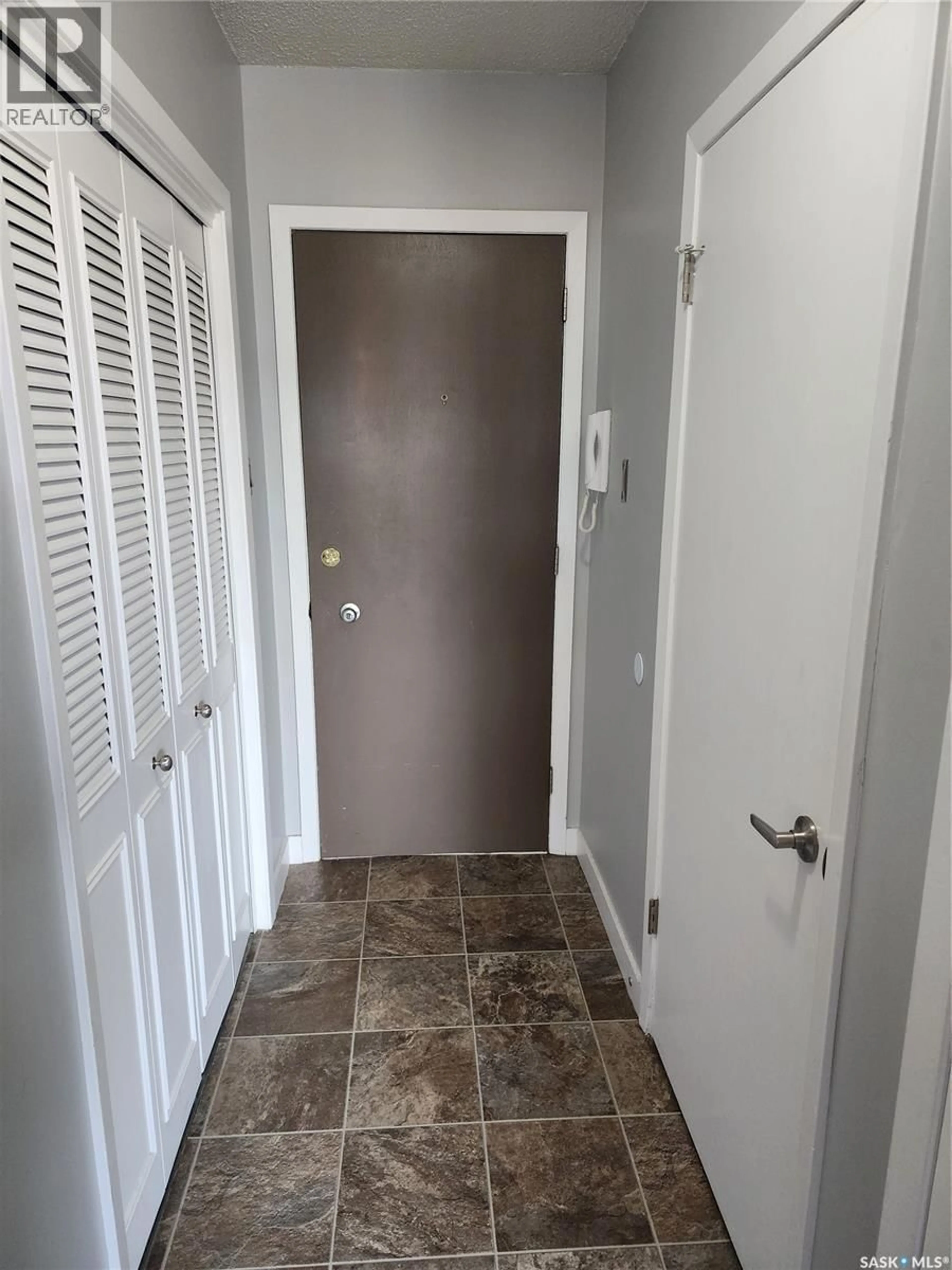 Indoor entryway for 20 38 SPENCE STREET, Regina Saskatchewan S4S4H4