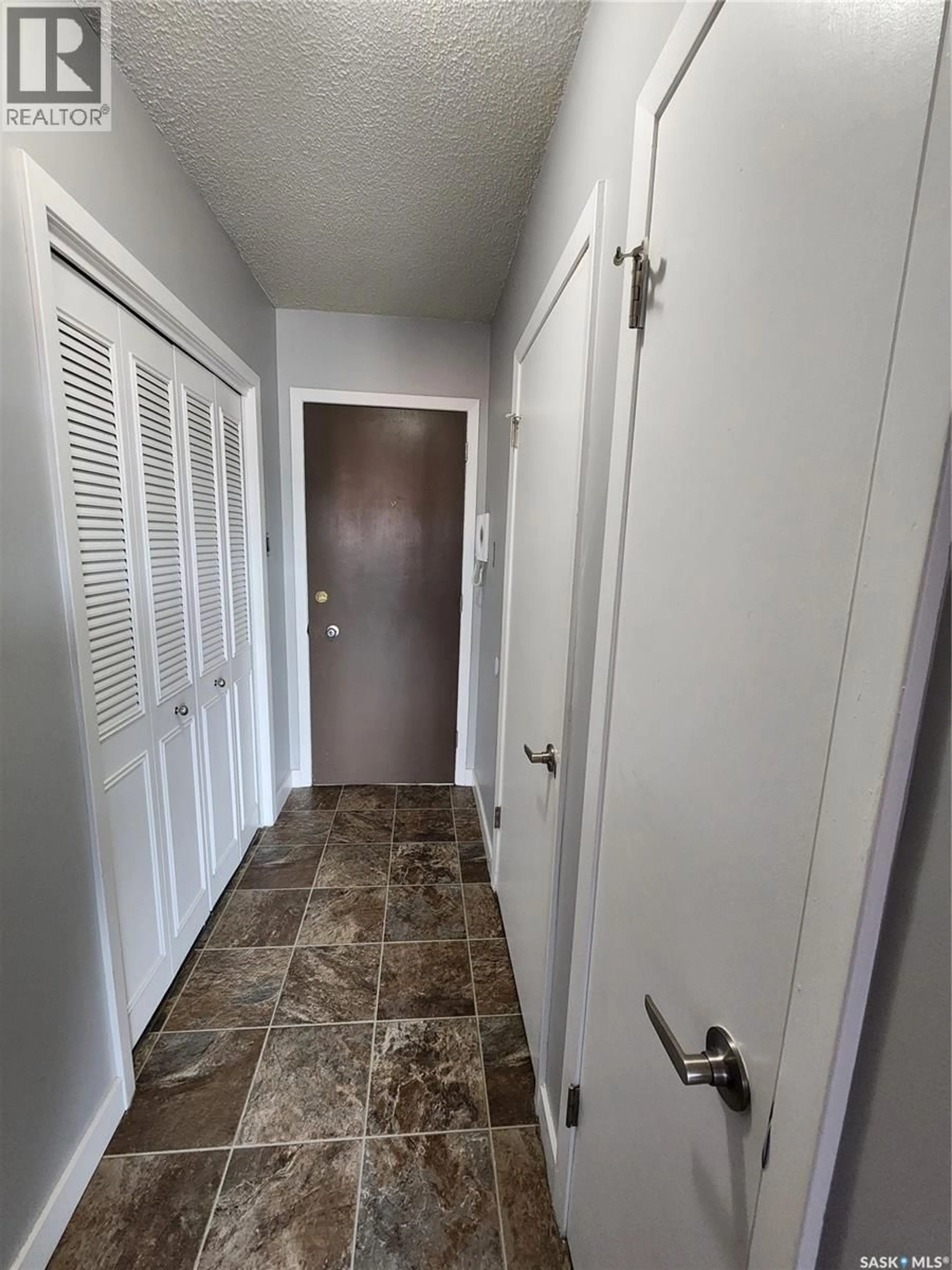 Indoor entryway for 20 38 SPENCE STREET, Regina Saskatchewan S4S4H4