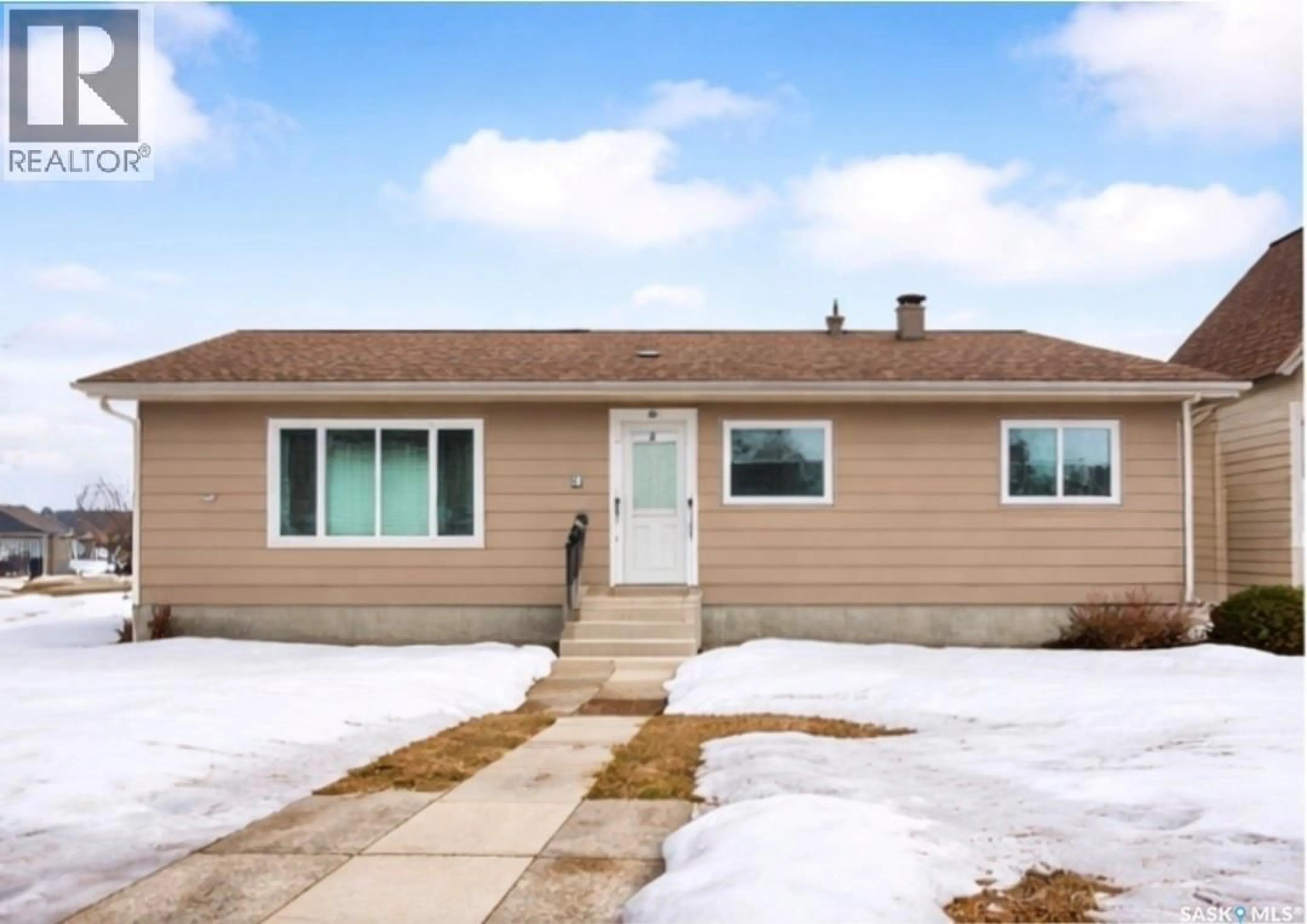 Home with vinyl exterior material, street for 274 10TH AVENUE, Melville Saskatchewan S0A2P0