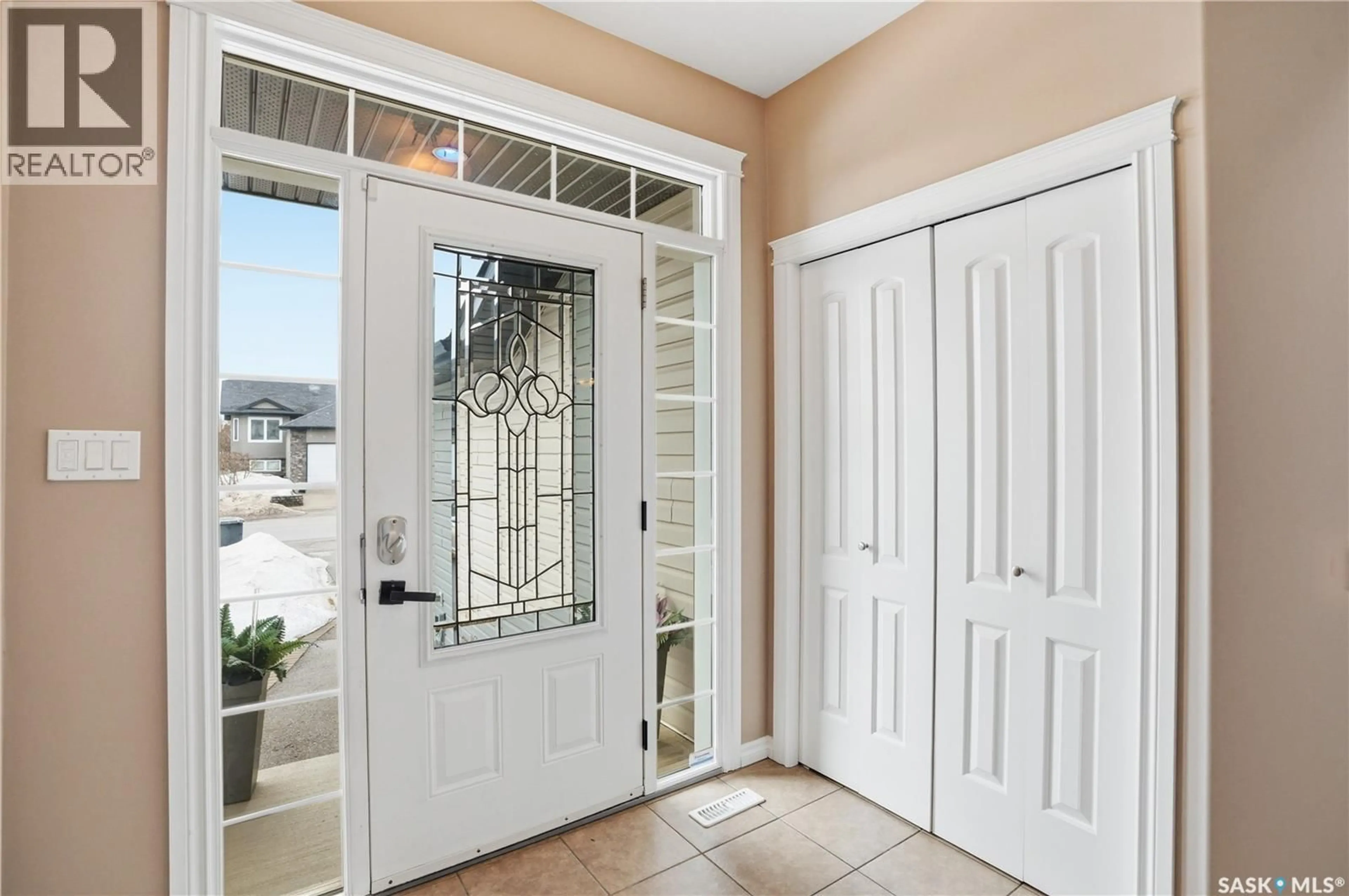 Indoor entryway for 3286 MCCLOCKLIN ROAD, Saskatoon Saskatchewan S7R0B9