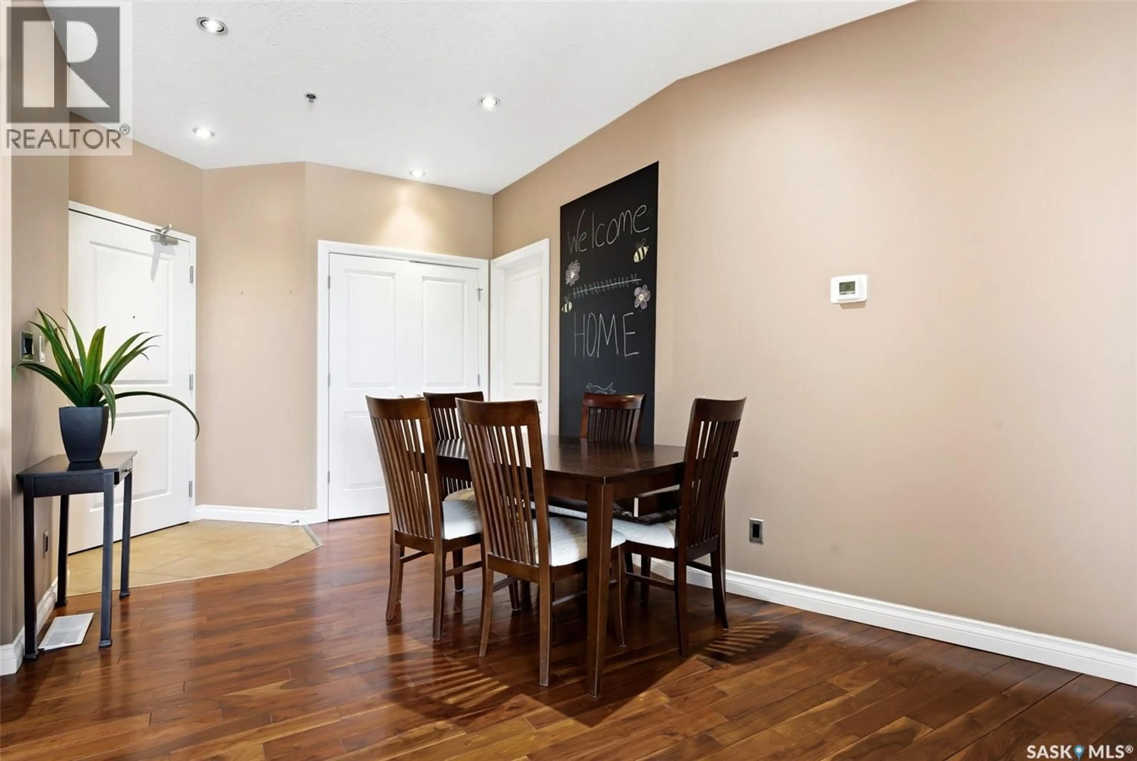 Dining room, wood/laminate floor for 406 - 2700 MONTAGUE STREET, Regina Saskatchewan S4S0J9