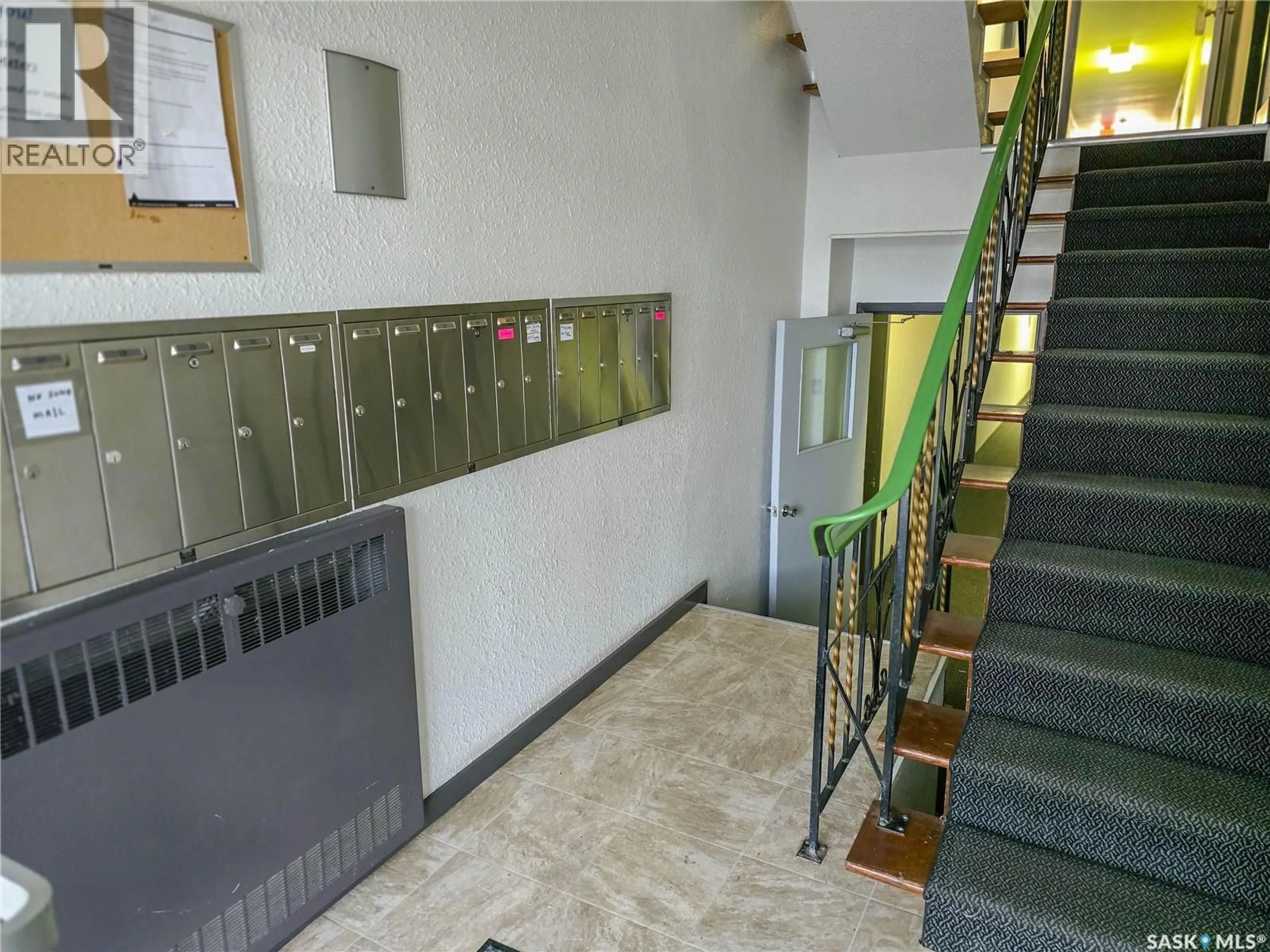 Indoor foyer for 34 42 SPENCE STREET, Regina Saskatchewan S4S4H4